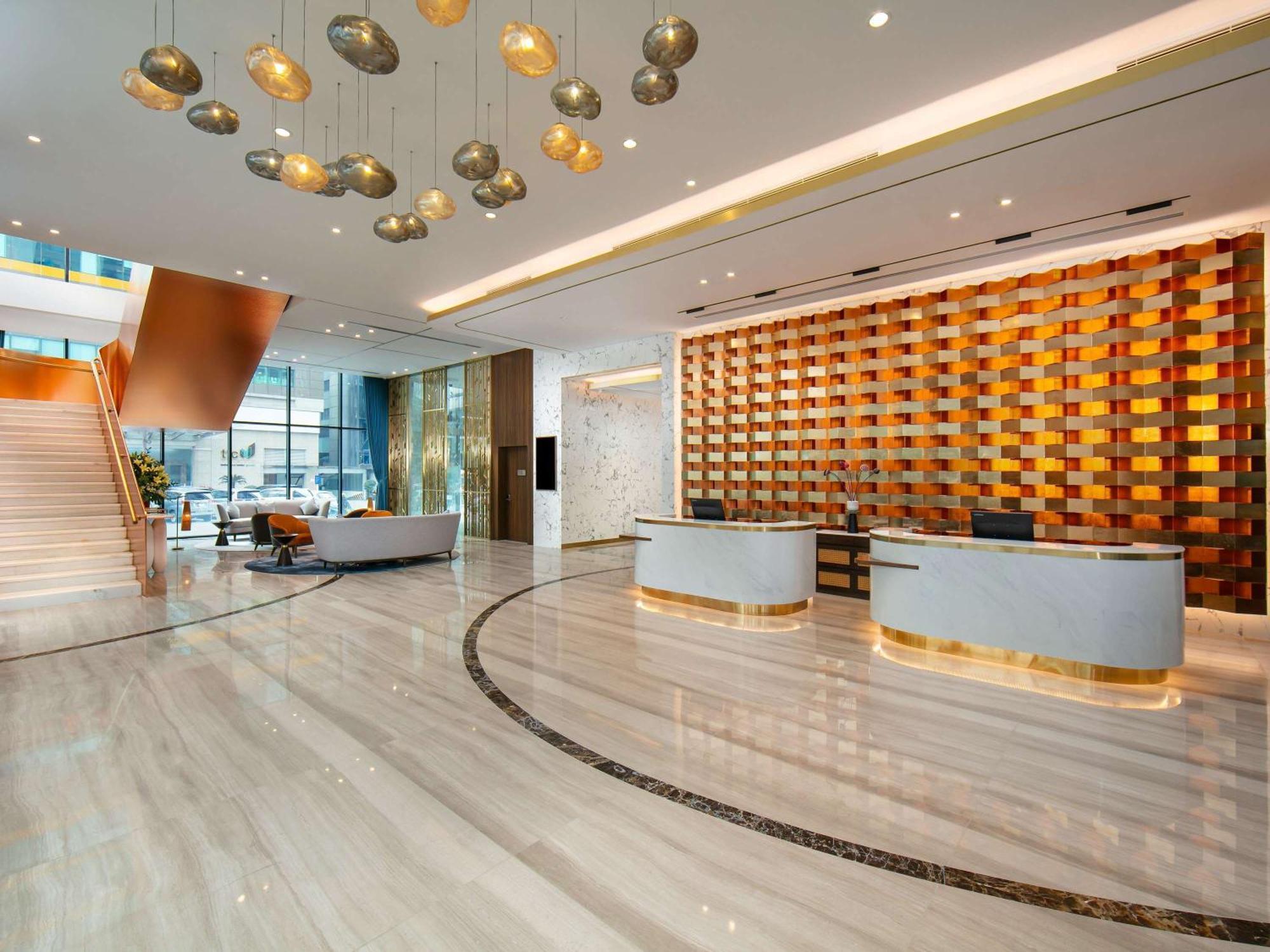 Hotel Moevenpick Living West 5*