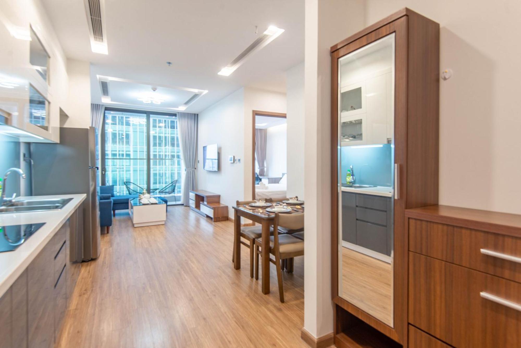 Royal Serviced Vinhomes Metropolis *