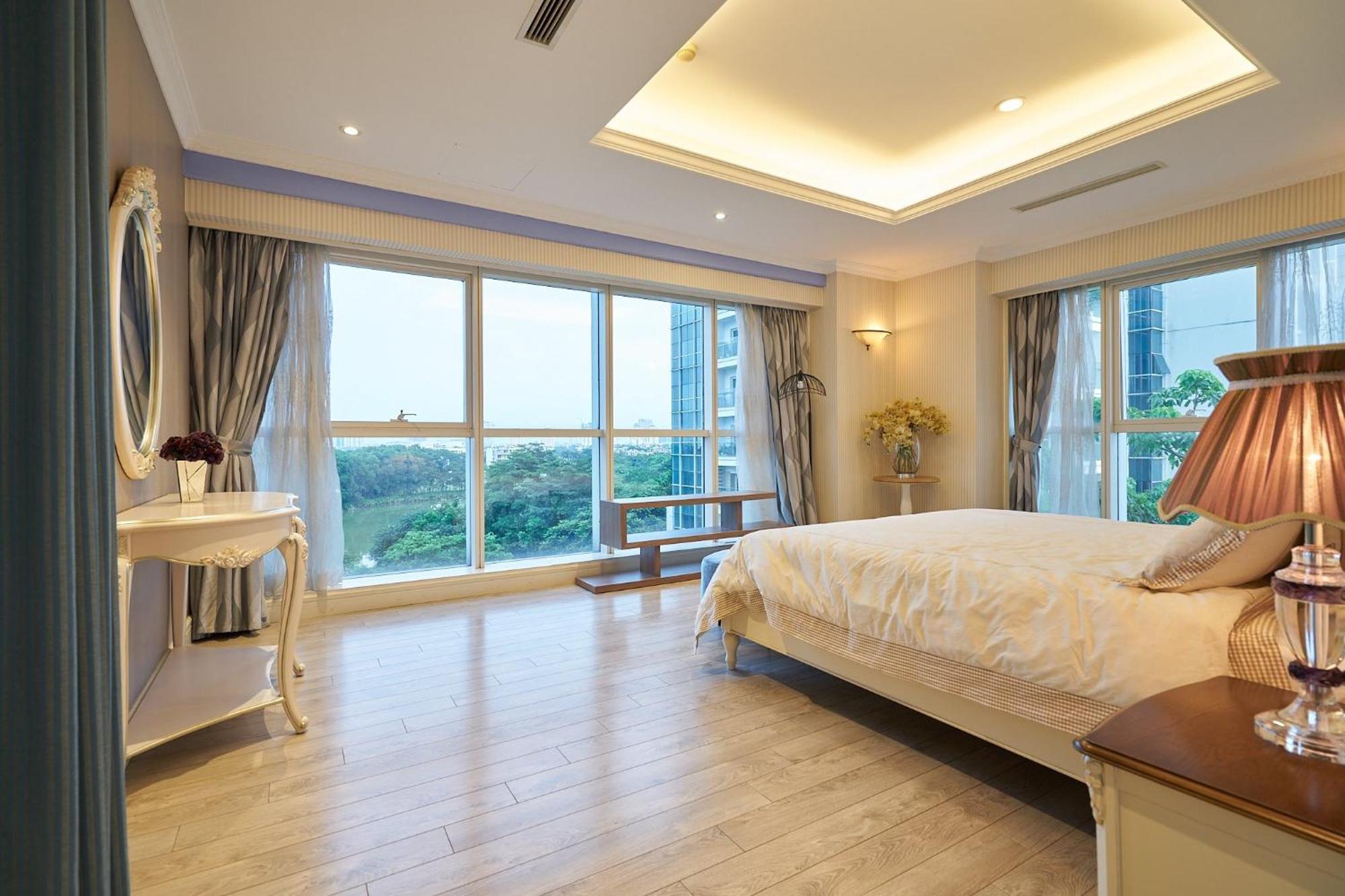 Apartment Elegance, Luxury 4 Bedrooms Golf Course View Ciputra