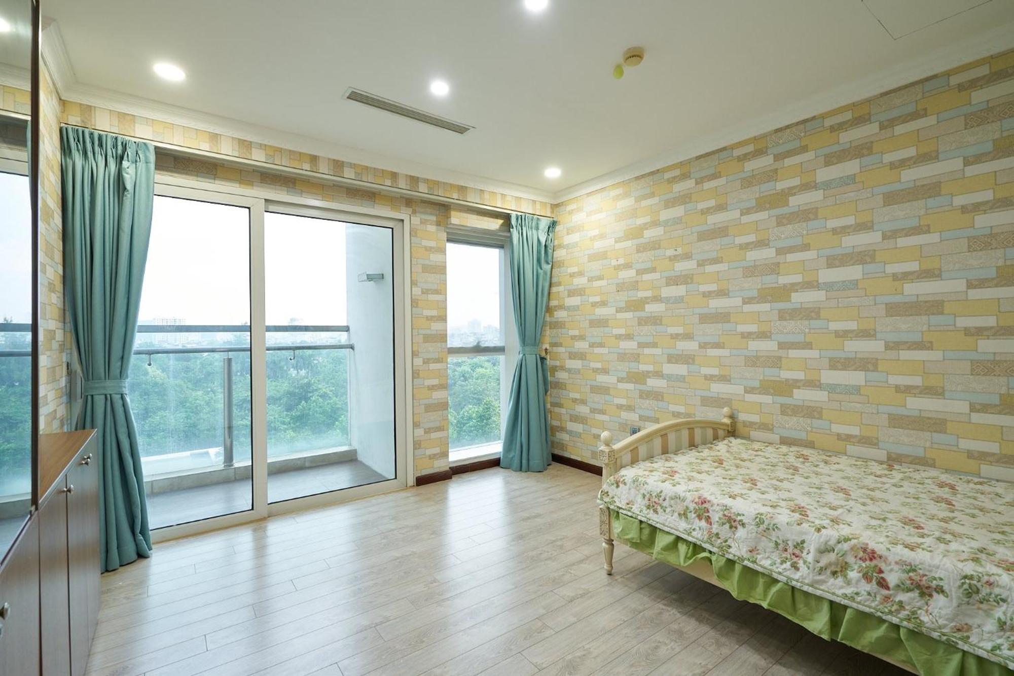 Elegance, Luxury 4 Bedrooms Golf Course View Ciputra Apartment *