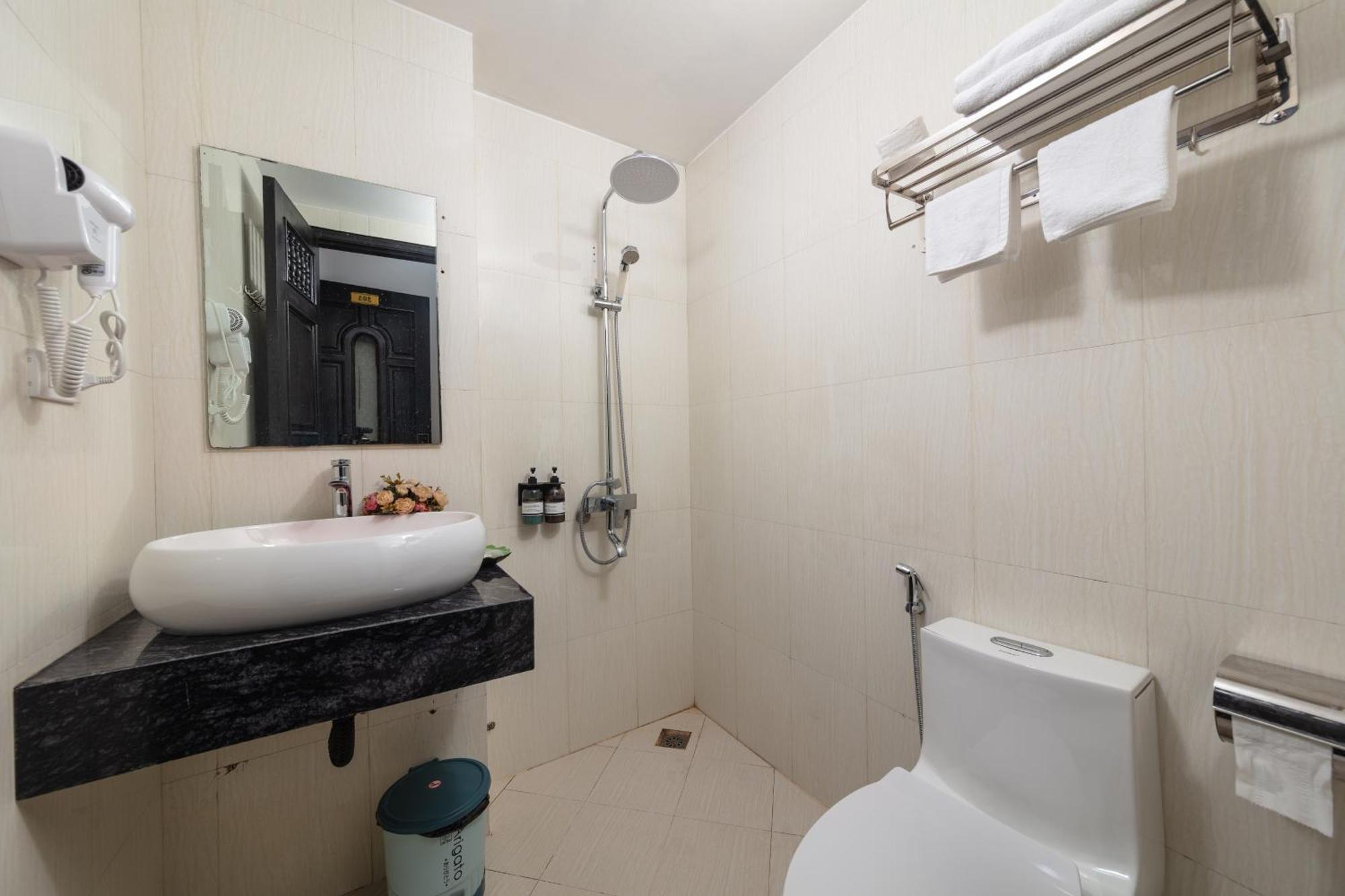 Hotel Liliane And Travel