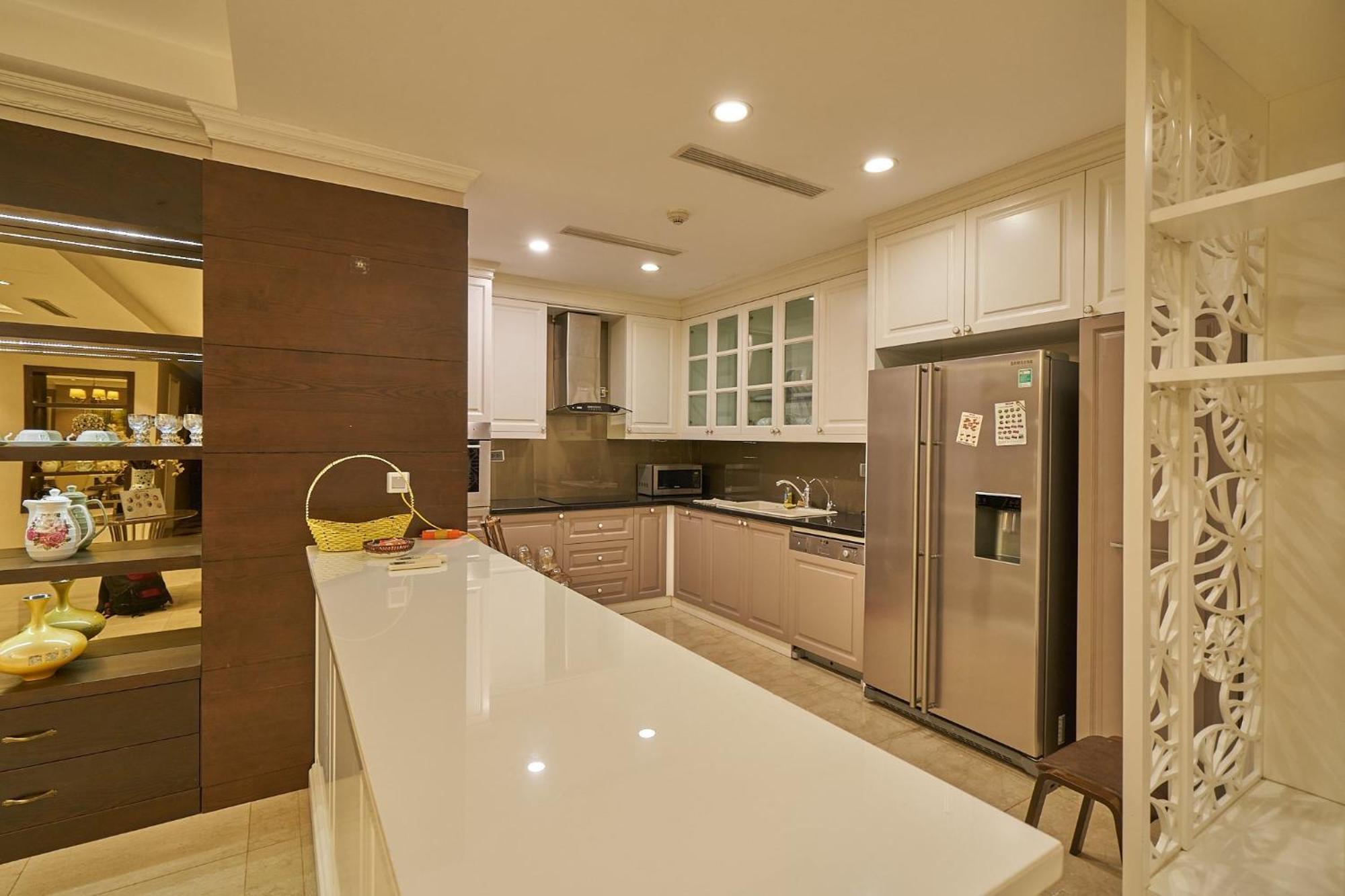 Elegance, Luxury 4 Bedrooms Golf Course View Ciputra Apartment Hanoi