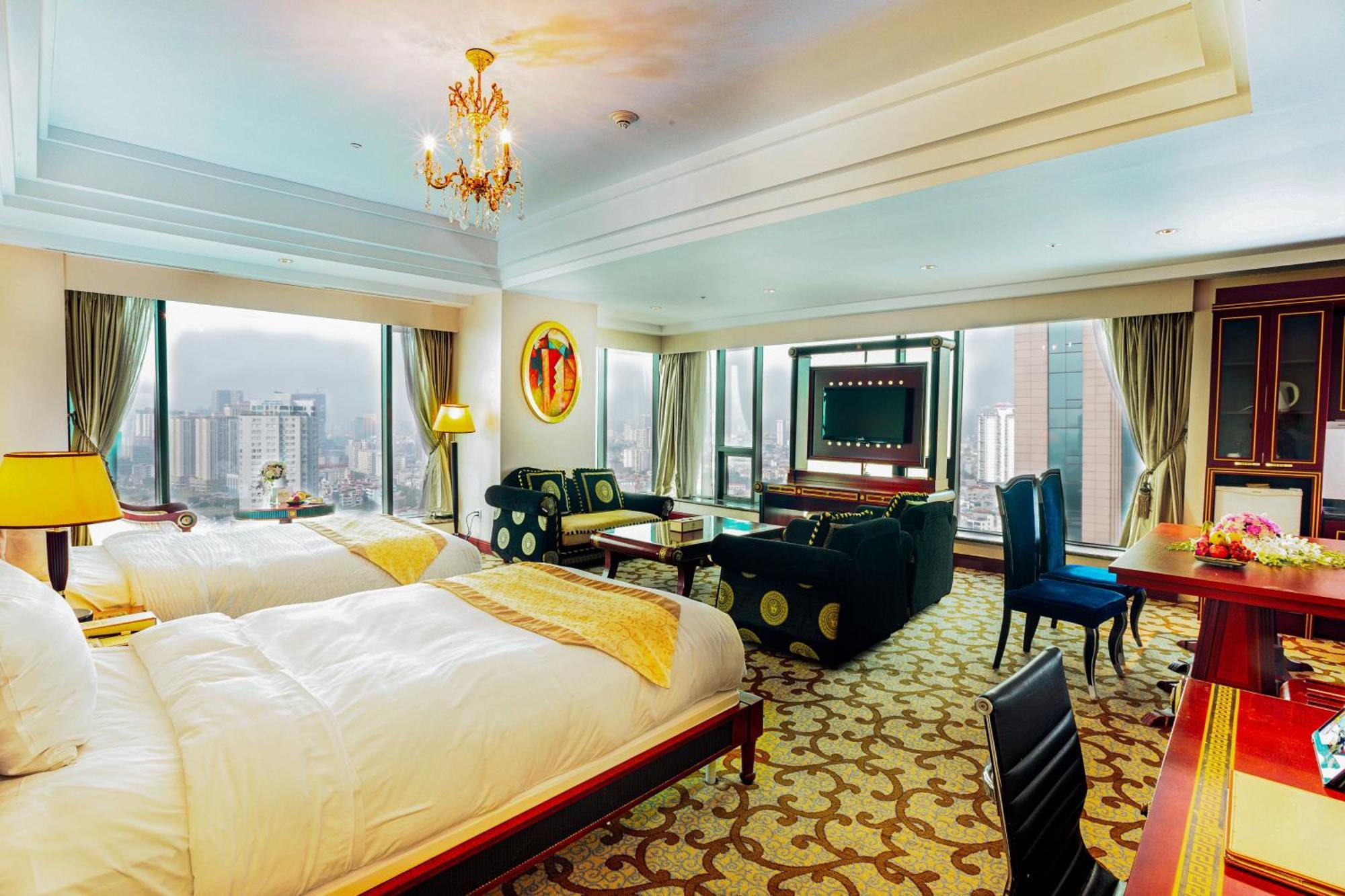 Grand Plaza Hotel 5*