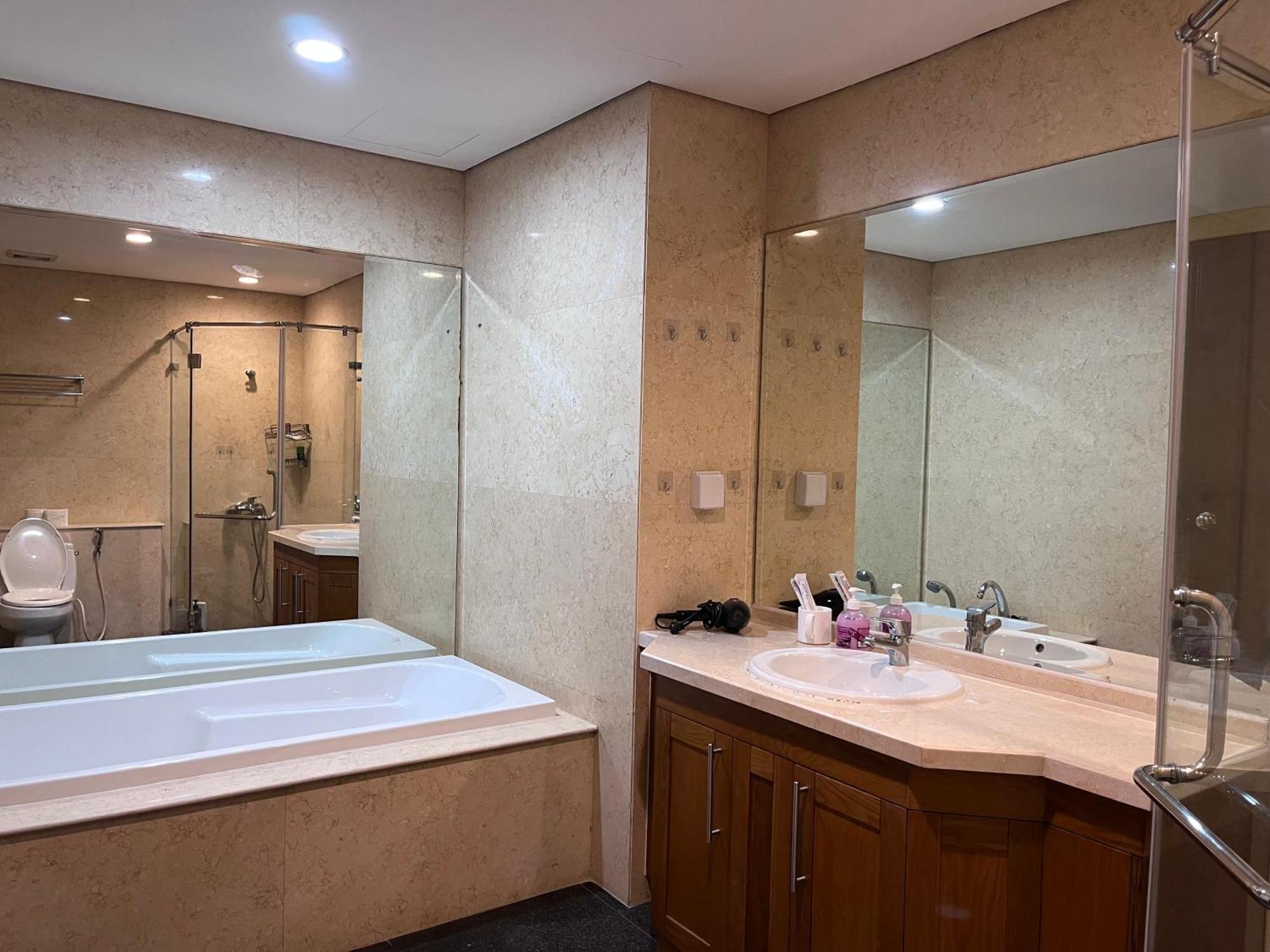 Vinhomes Royal Luxury 2 Br * Hanoi