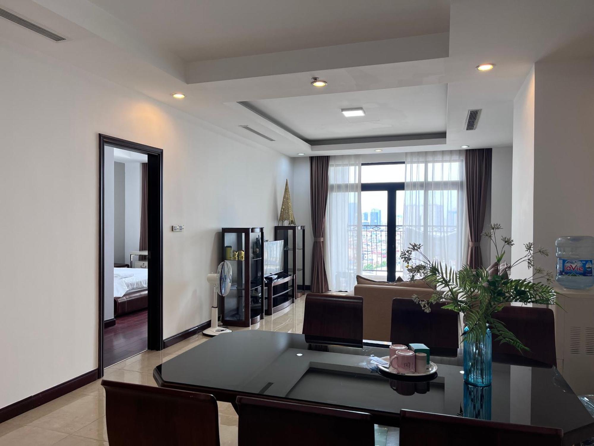 Vinhomes Royal Luxury 2 Br Apartment Hanoi