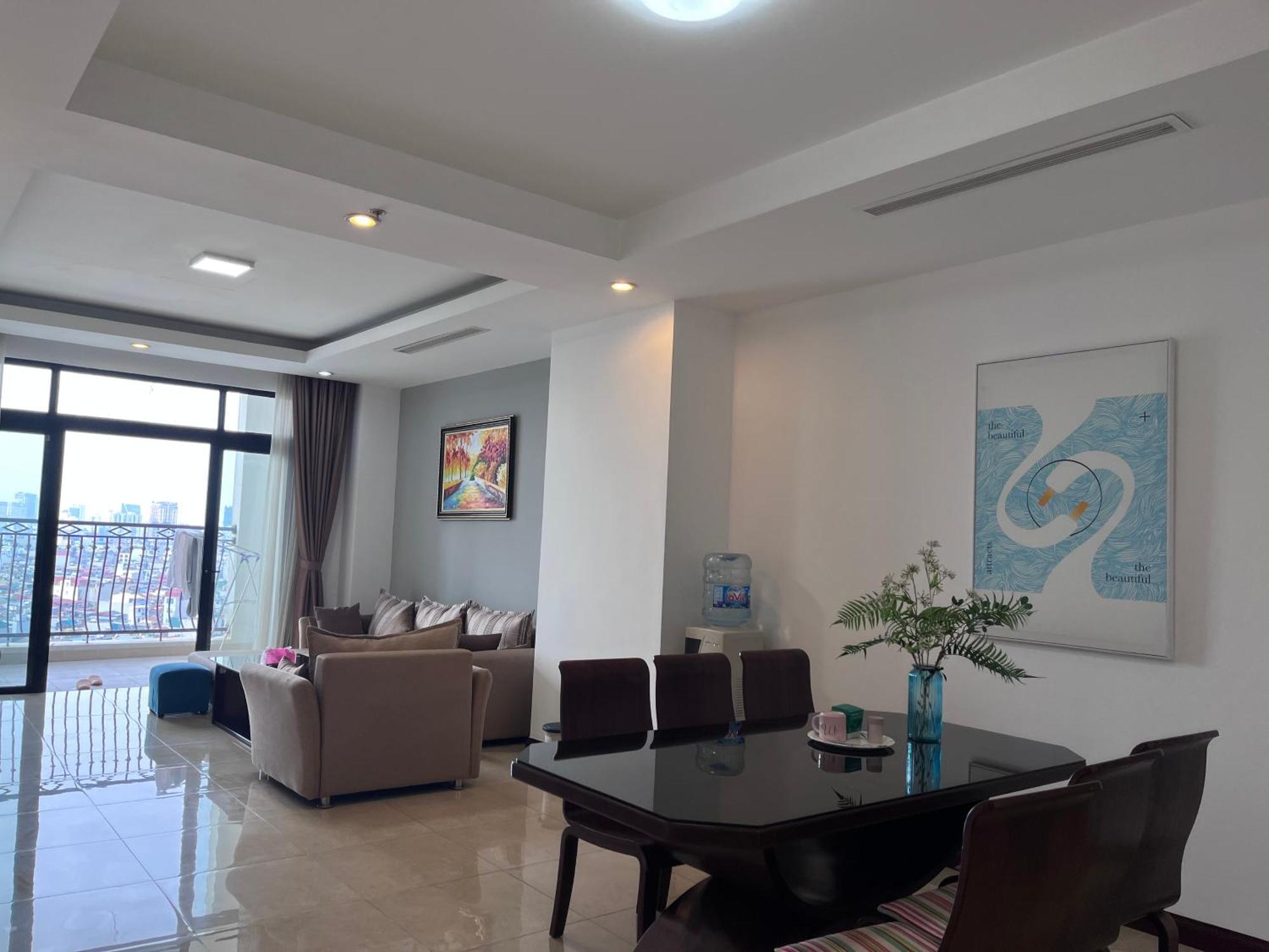 Vinhomes Royal Luxury 2 Br Apartment