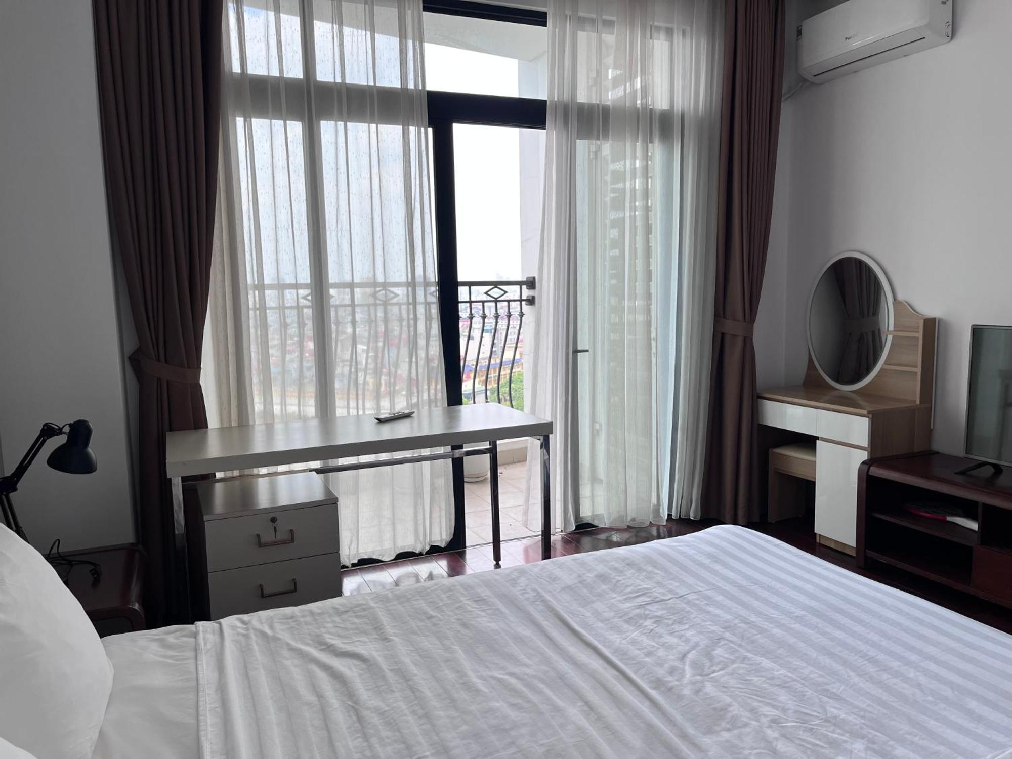 Apartment Vinhomes Royal Luxury 2 Br