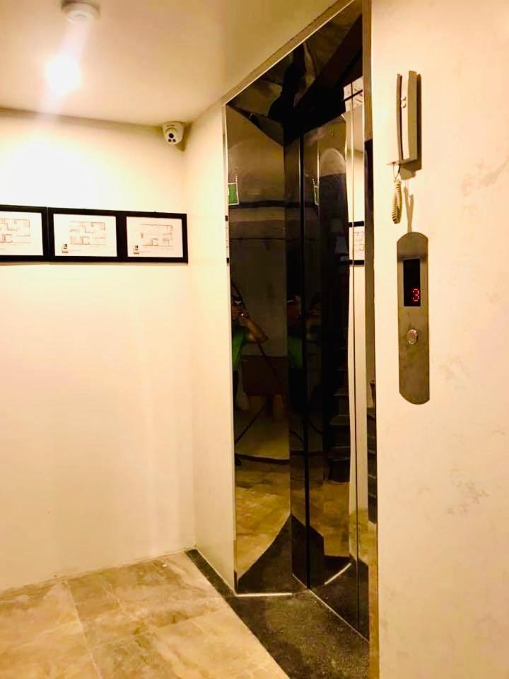 Unique Serviced * Hanoi