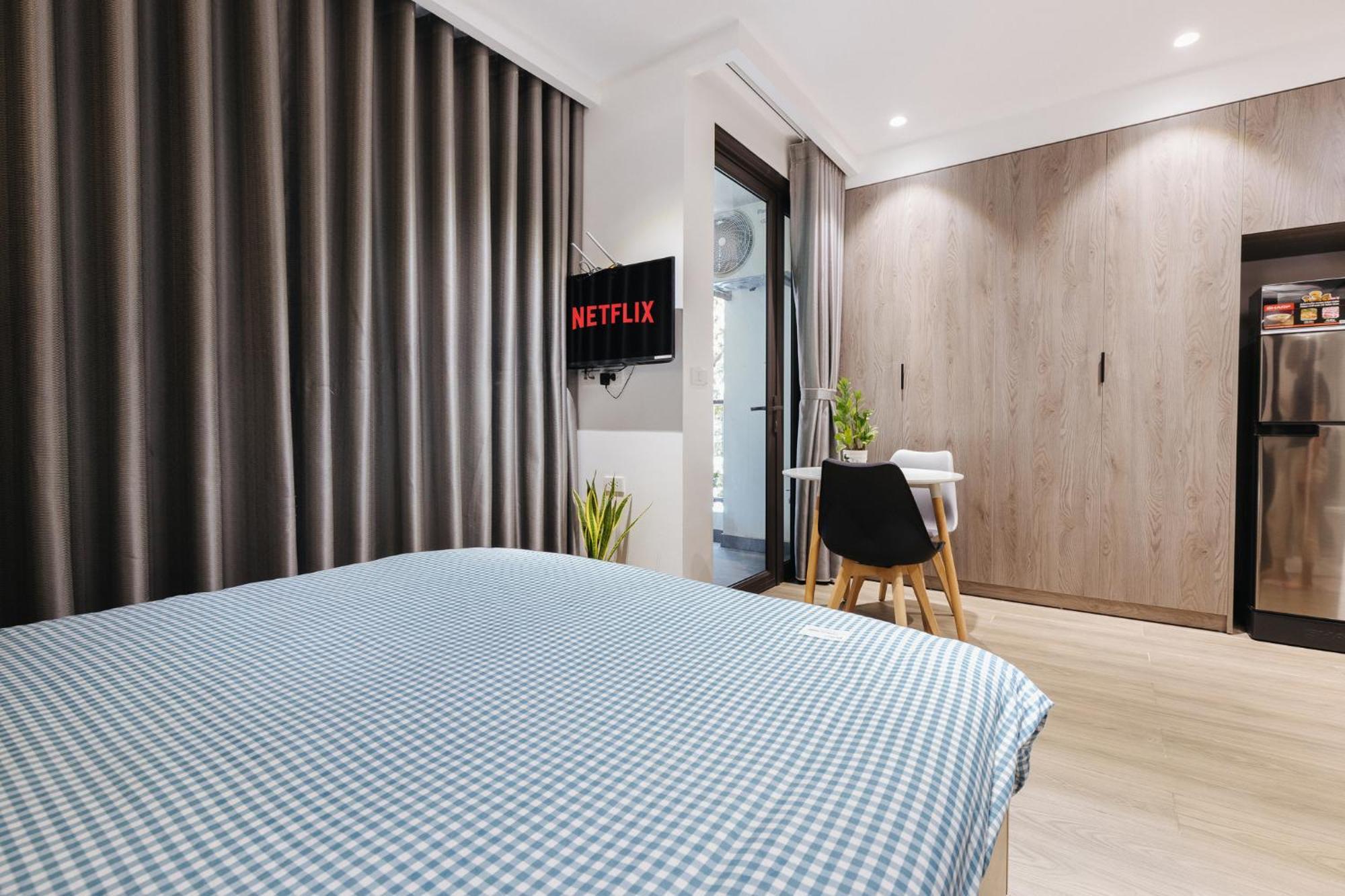 Khách sạn hẻo lánh Luck 8 - Westlake Balcony