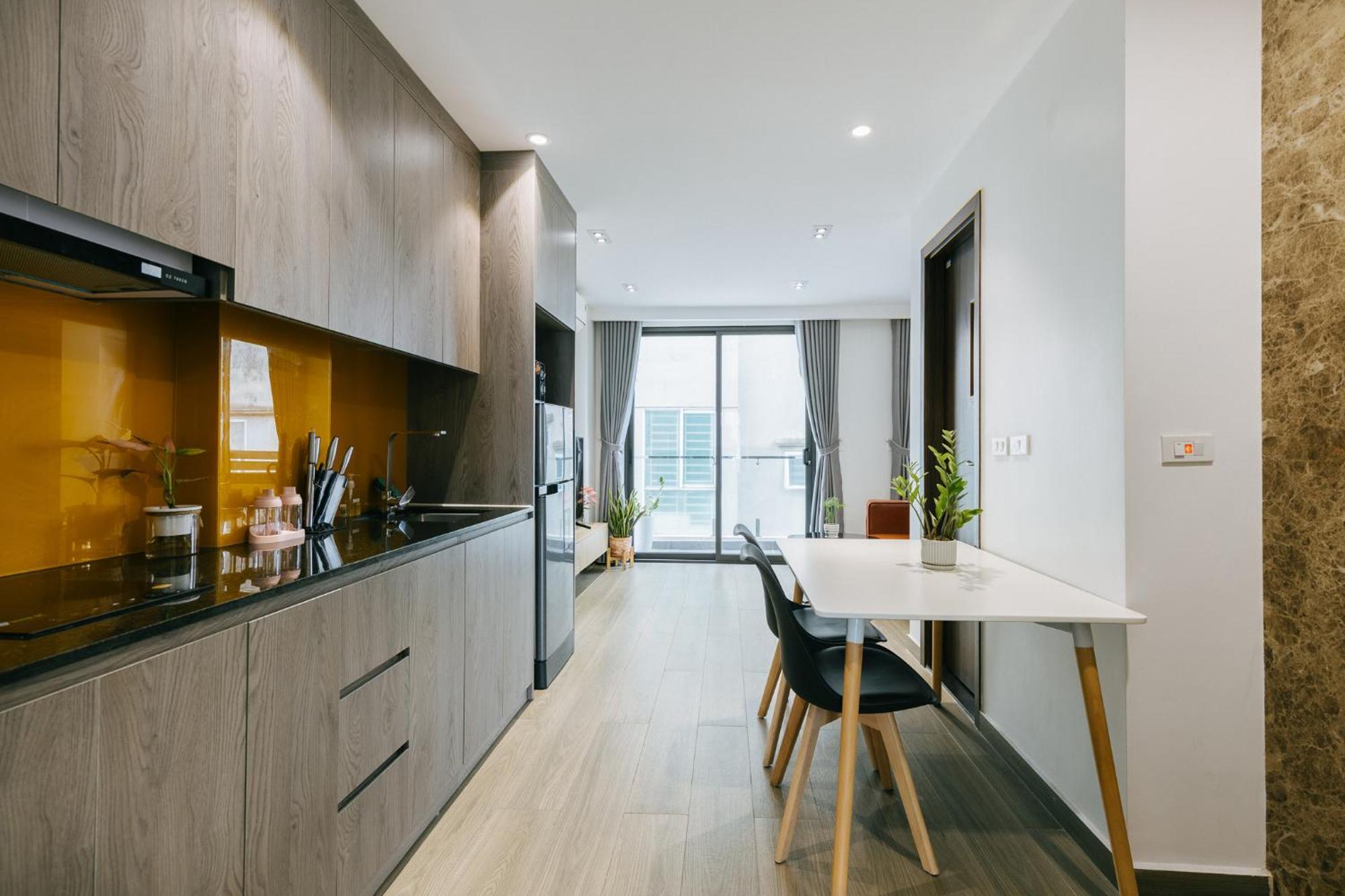 Khách sạn hẻo lánh Luck 8 - Westlake Balcony Hà Nội