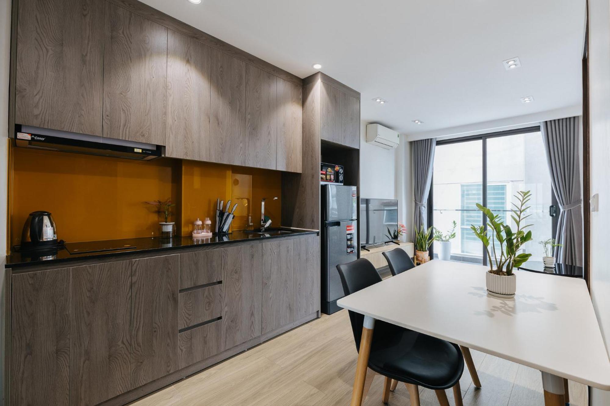 Khách sạn hẻo lánh Luck 8 - Westlake Balcony