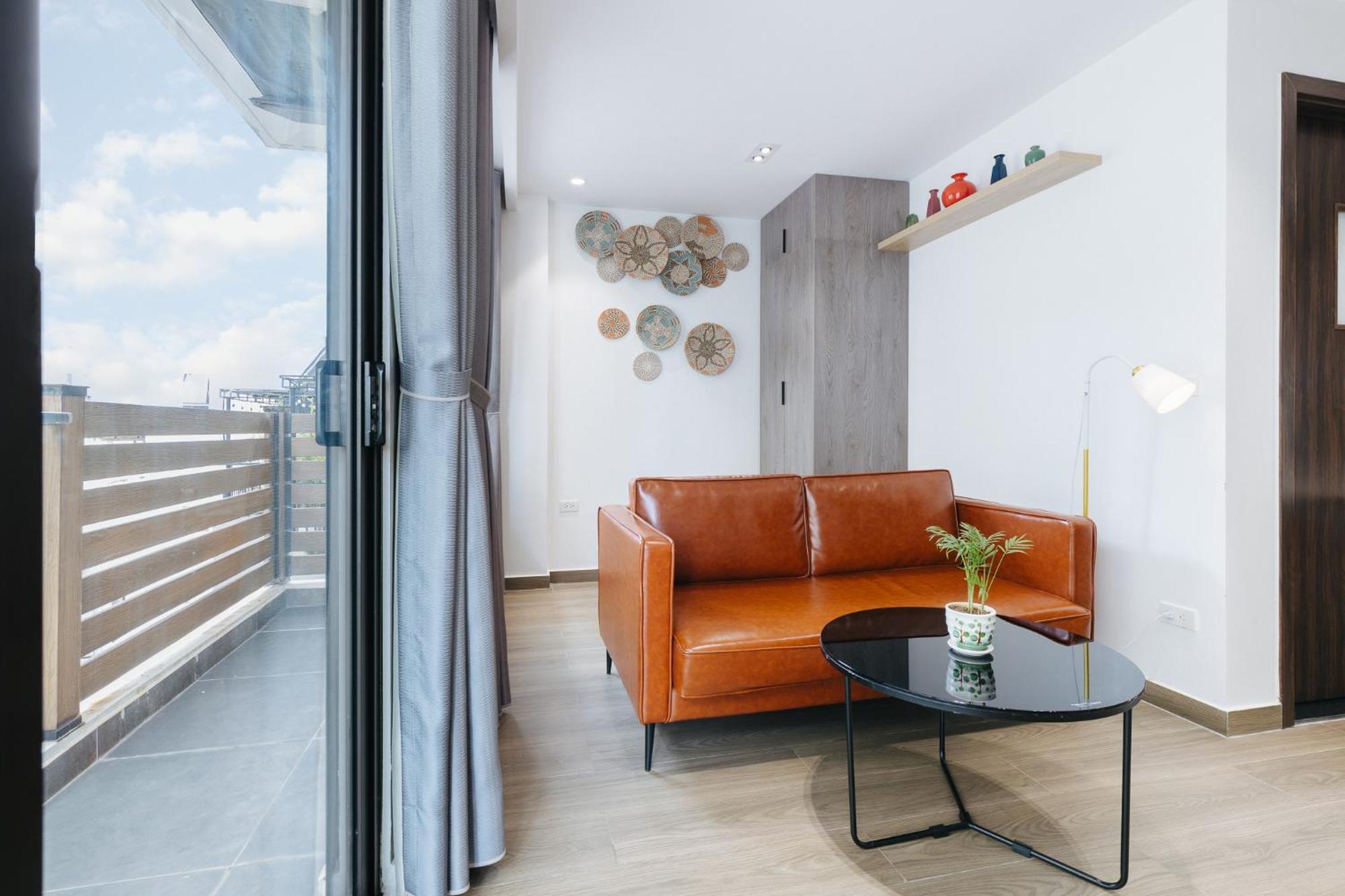 Khách sạn hẻo lánh Luck 8 - Westlake Balcony
