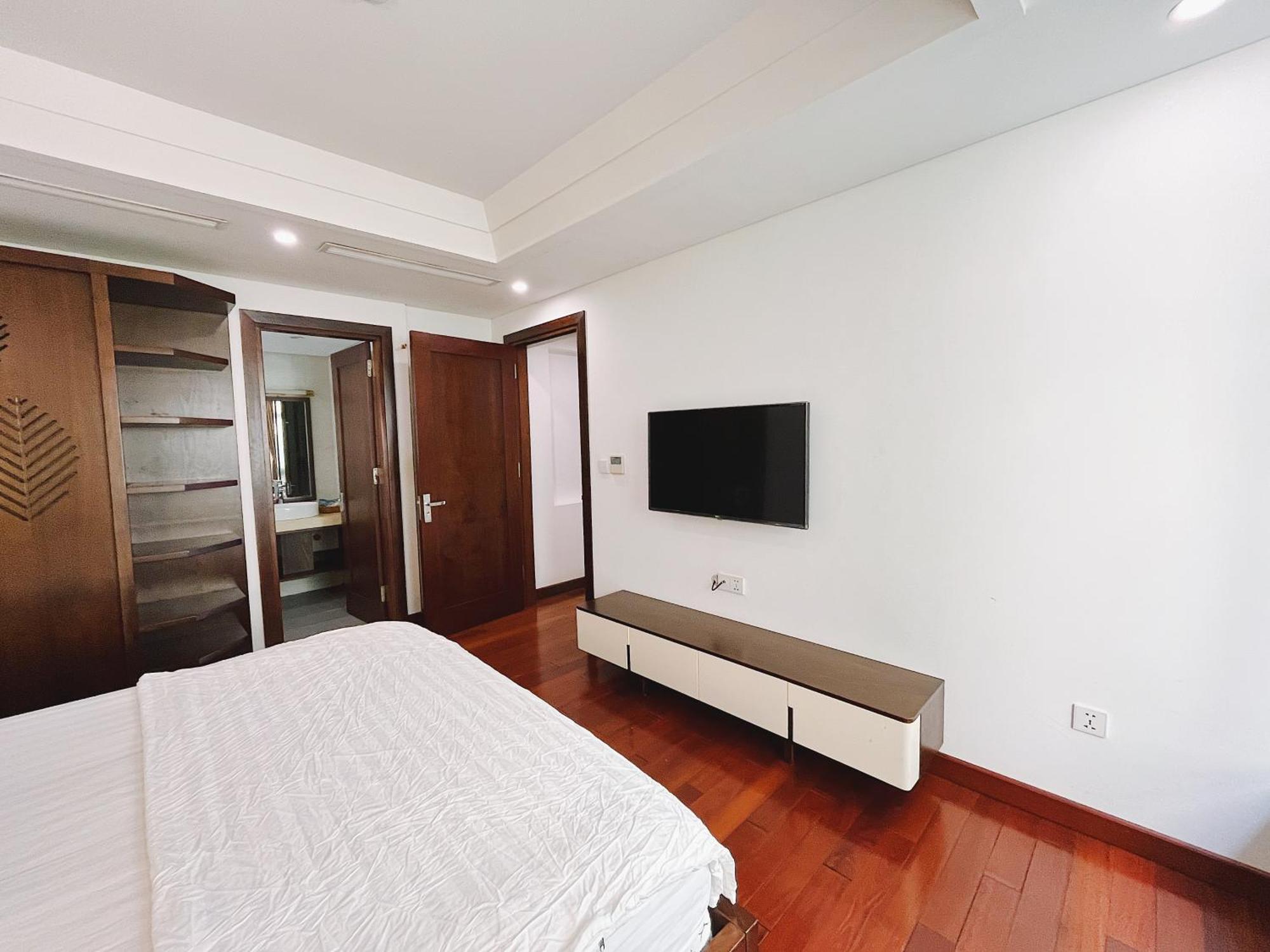 8 - Luxury Apartment, Open View * Hanoi
