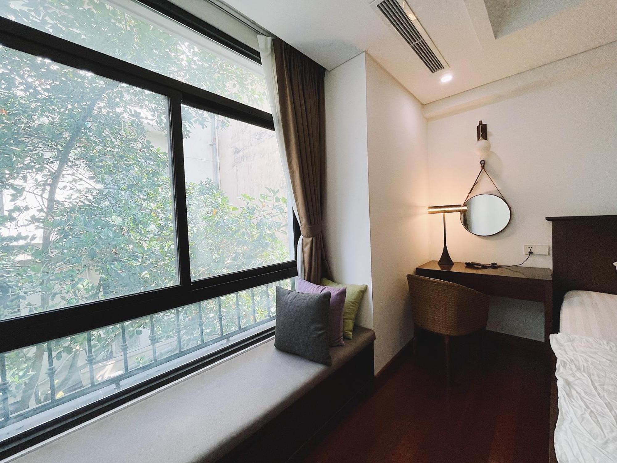 8 - Luxury Apartment, Open View
