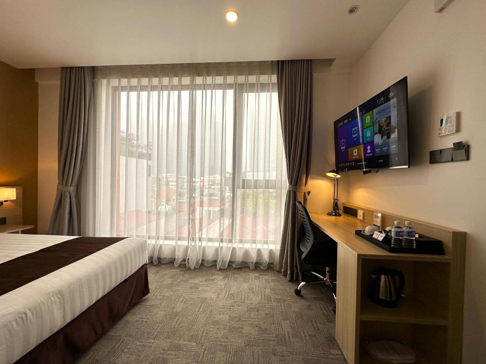 Yah & Hotel
