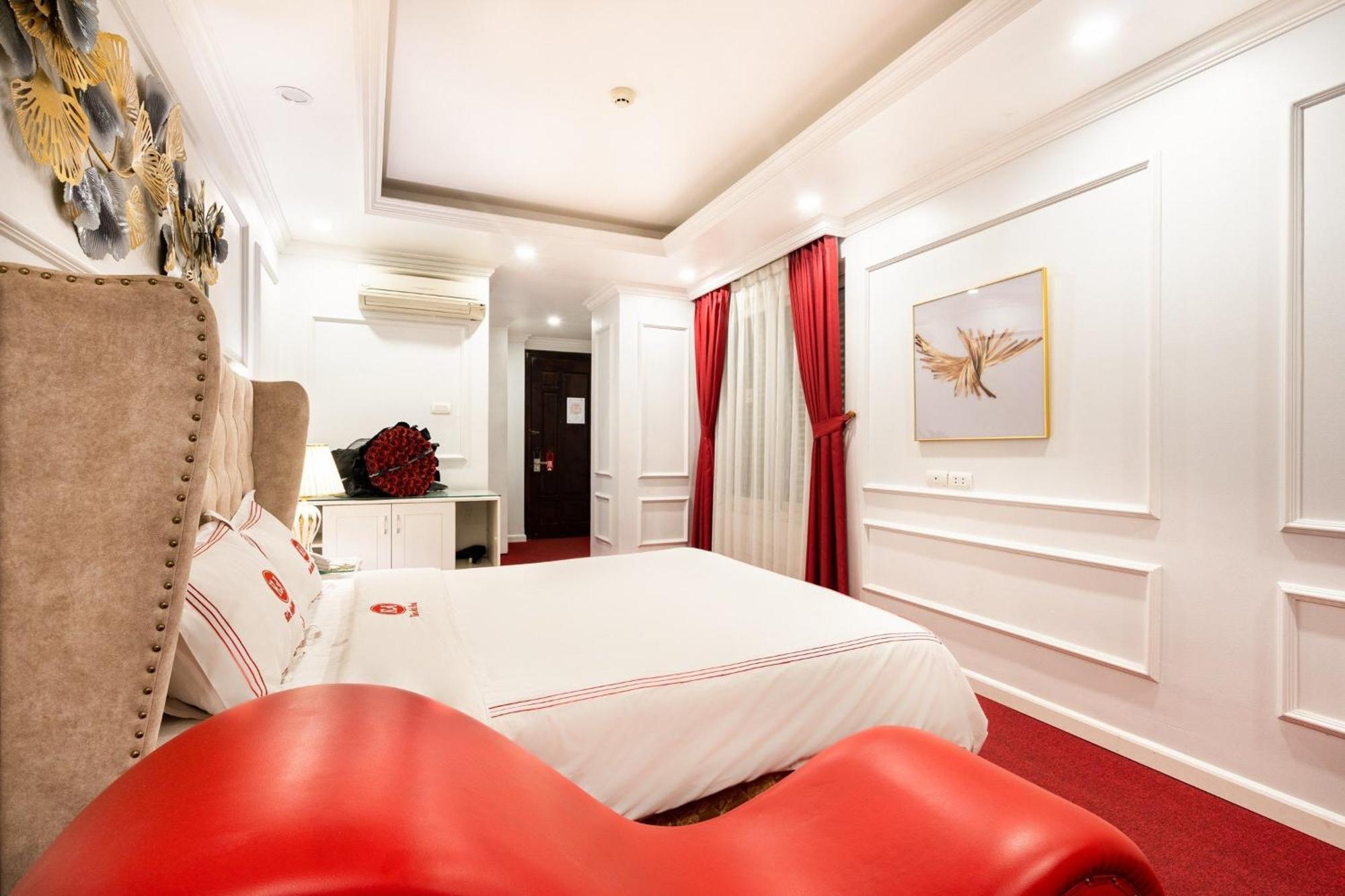 Kieu Anh - 81 Trung Kinh - By Bay Luxury * Hanoi