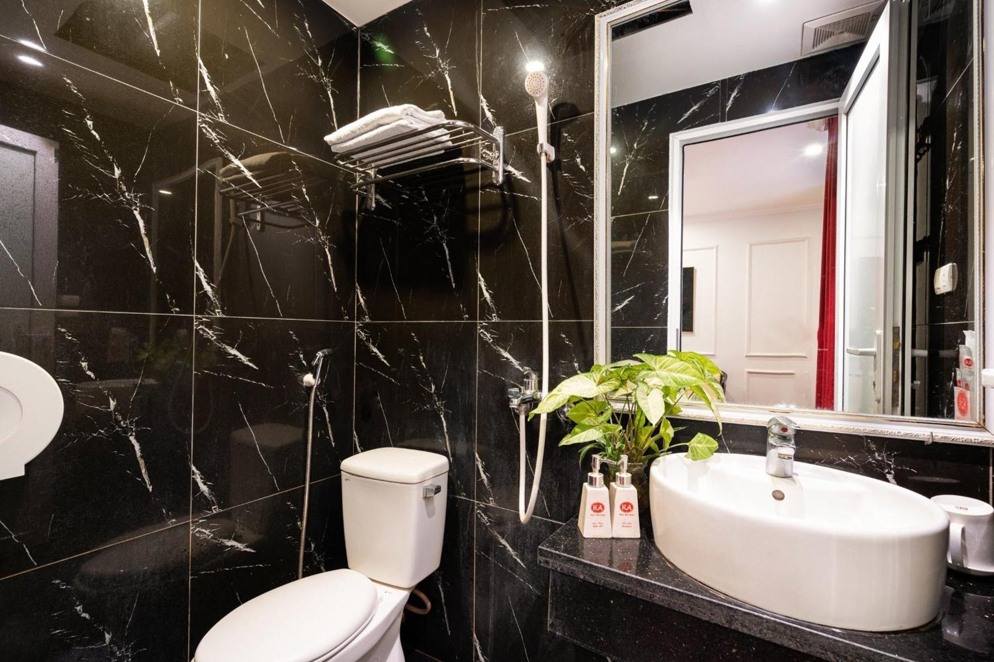Kieu Anh - 81 Trung Kinh - By Bay Luxury Hanoi