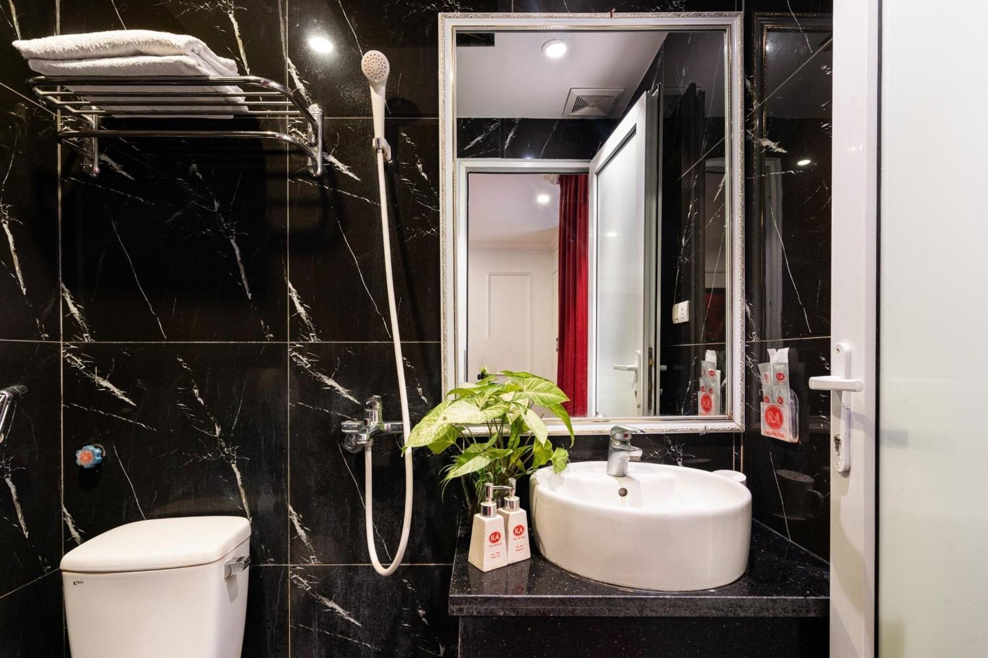 Hotel Kieu Anh - 81 Trung Kinh - By Bay Luxury *