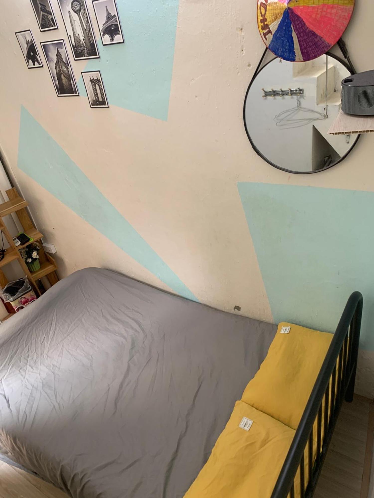Old Quarter- Projector - Cheap Apartment *