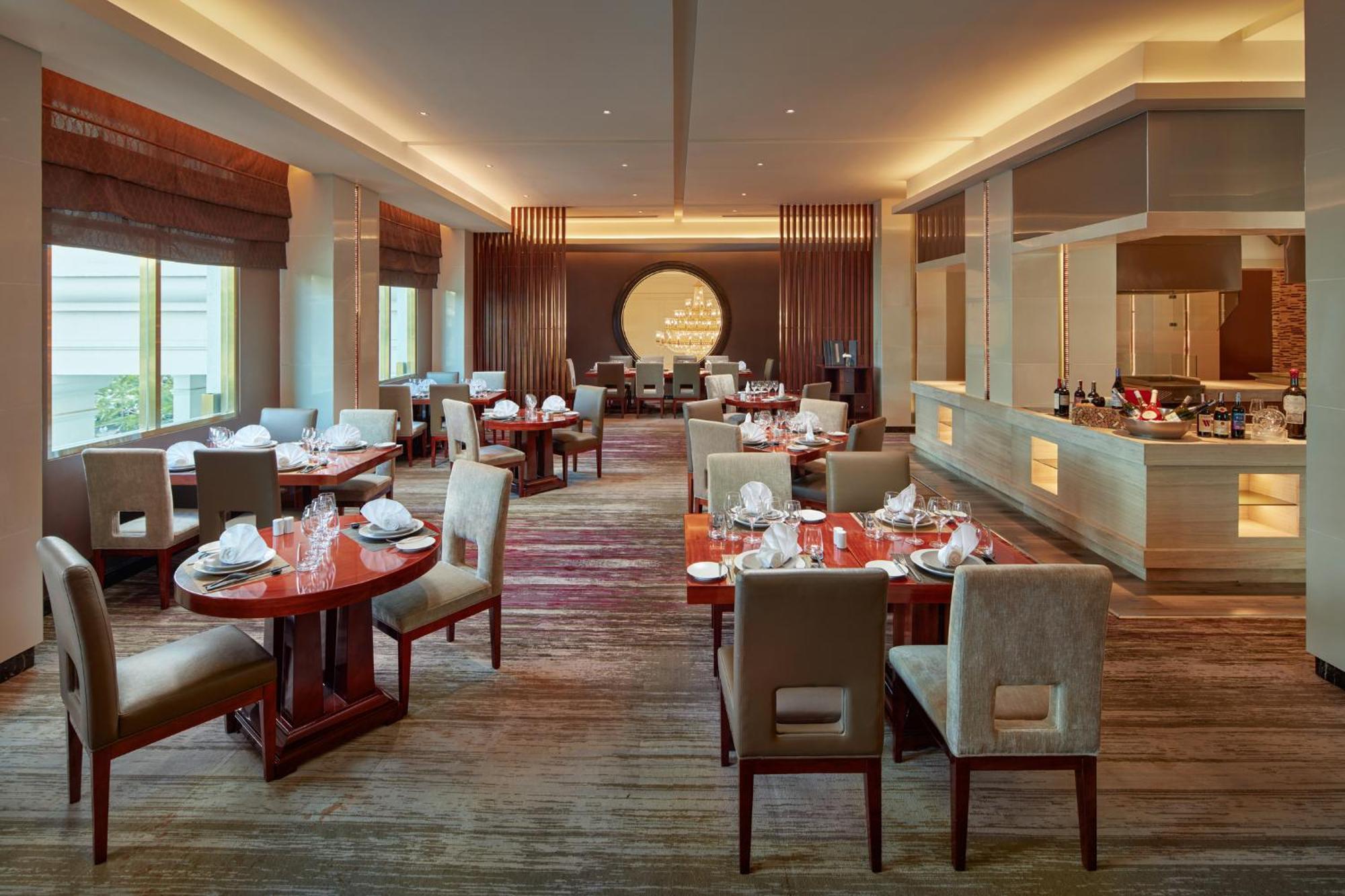 Moevenpick Centre 5*