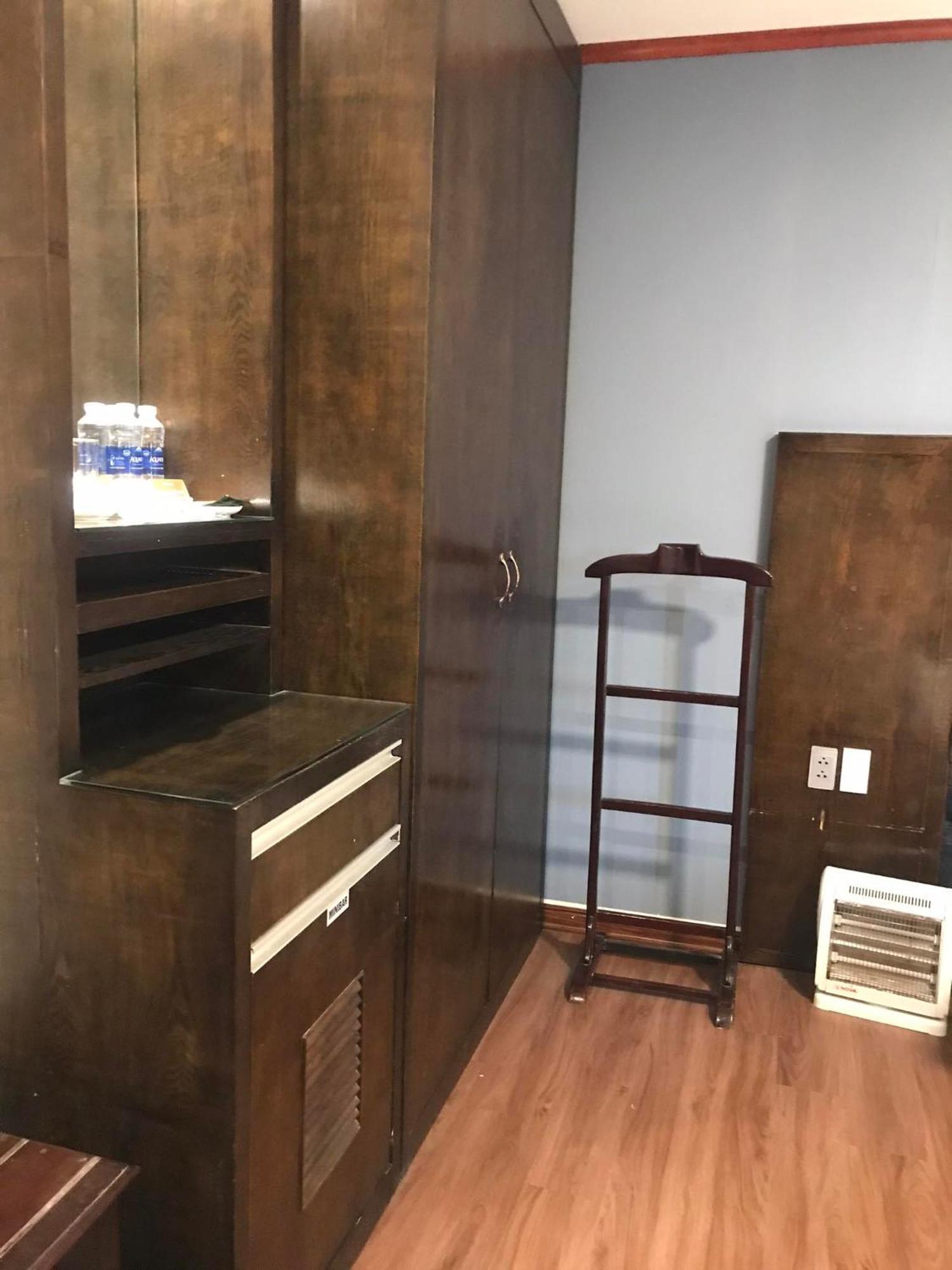 Khách sạn A25 - 28 Trần Quý Cáp 2*