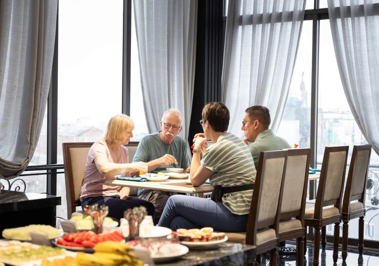 Khách sạn Family Hà Nội