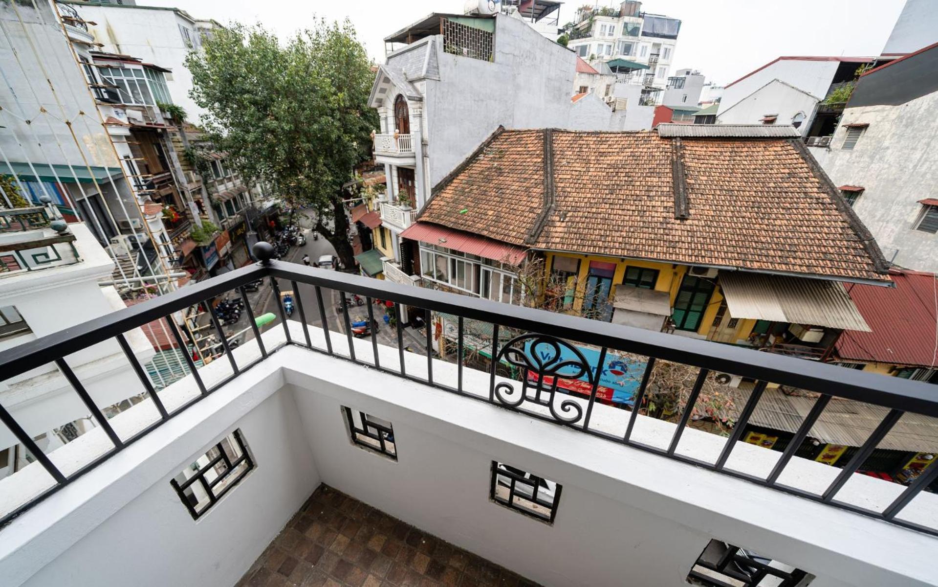 Mad Monkey Hanoi