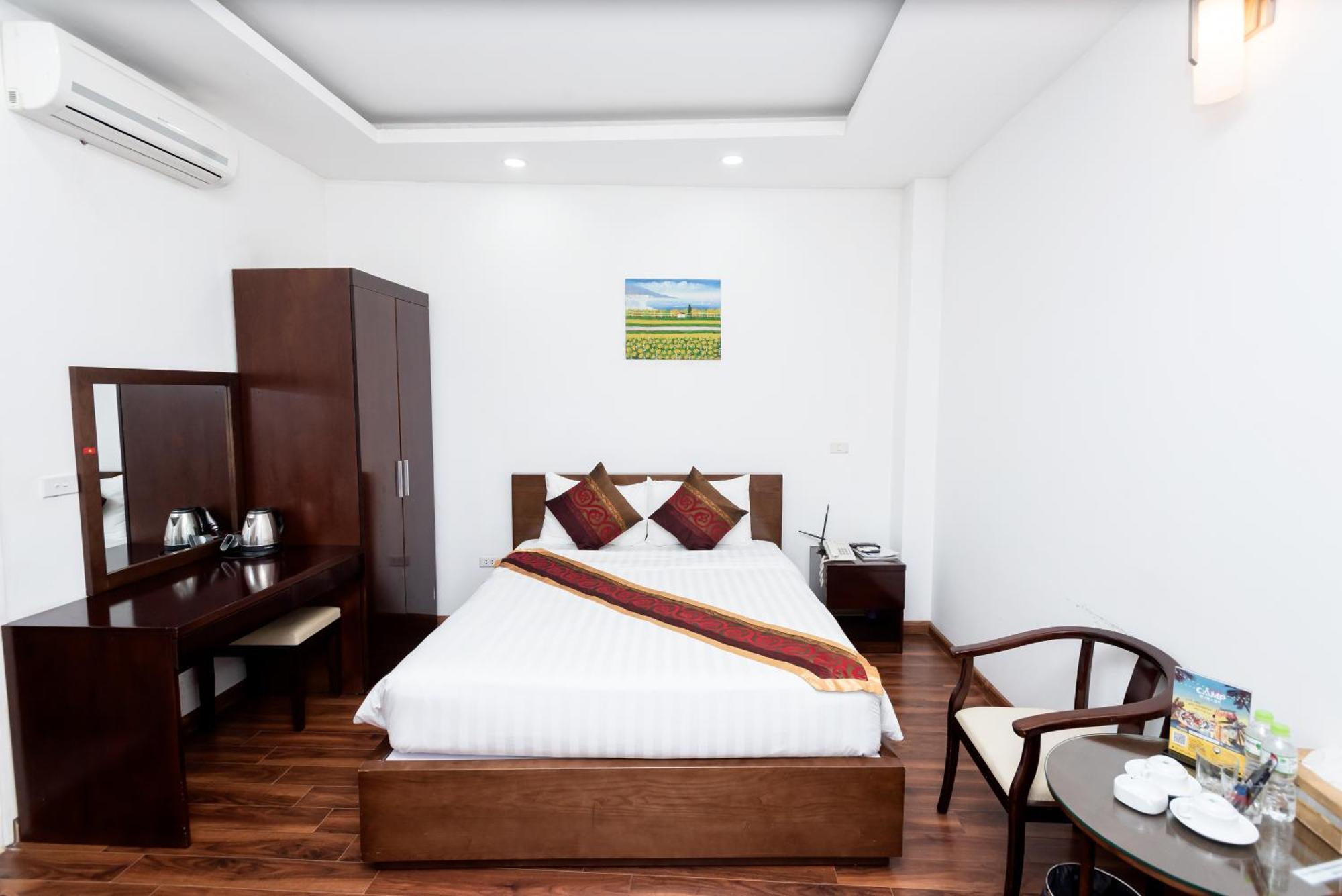 Khach San Rococo Hotel *
