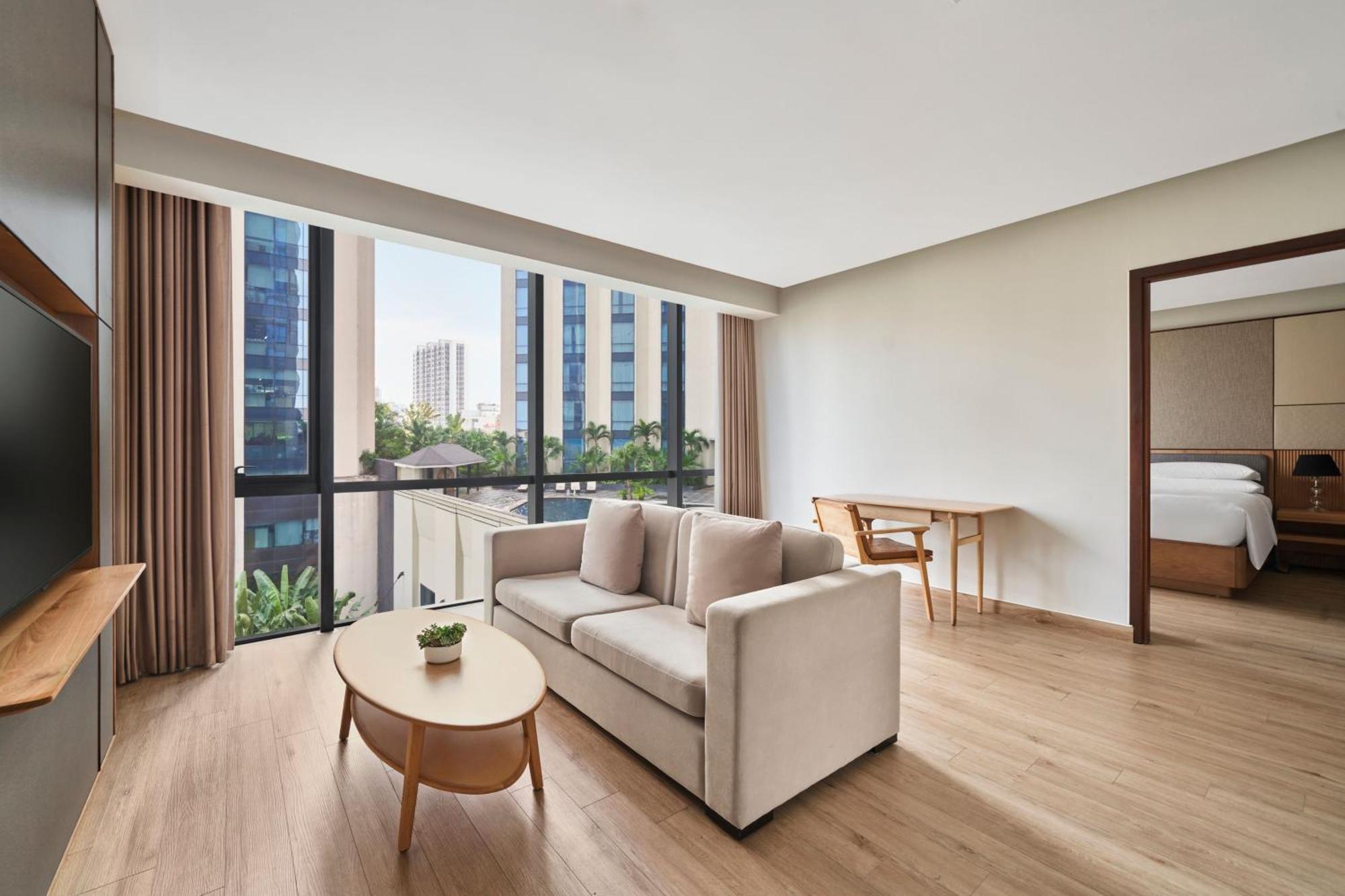 Hyatt Regency West Hotel