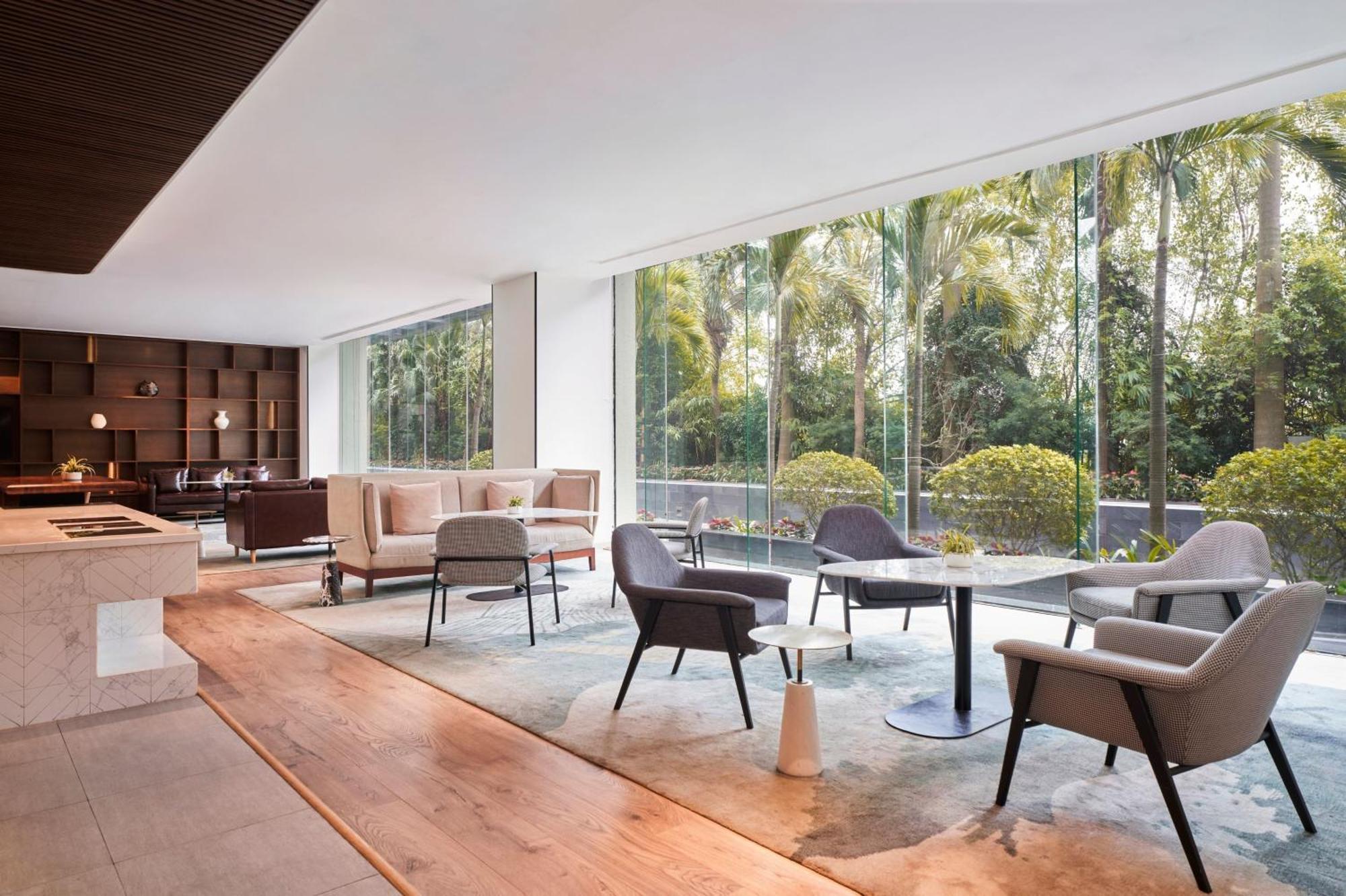 Hyatt Regency West Hotel 5*