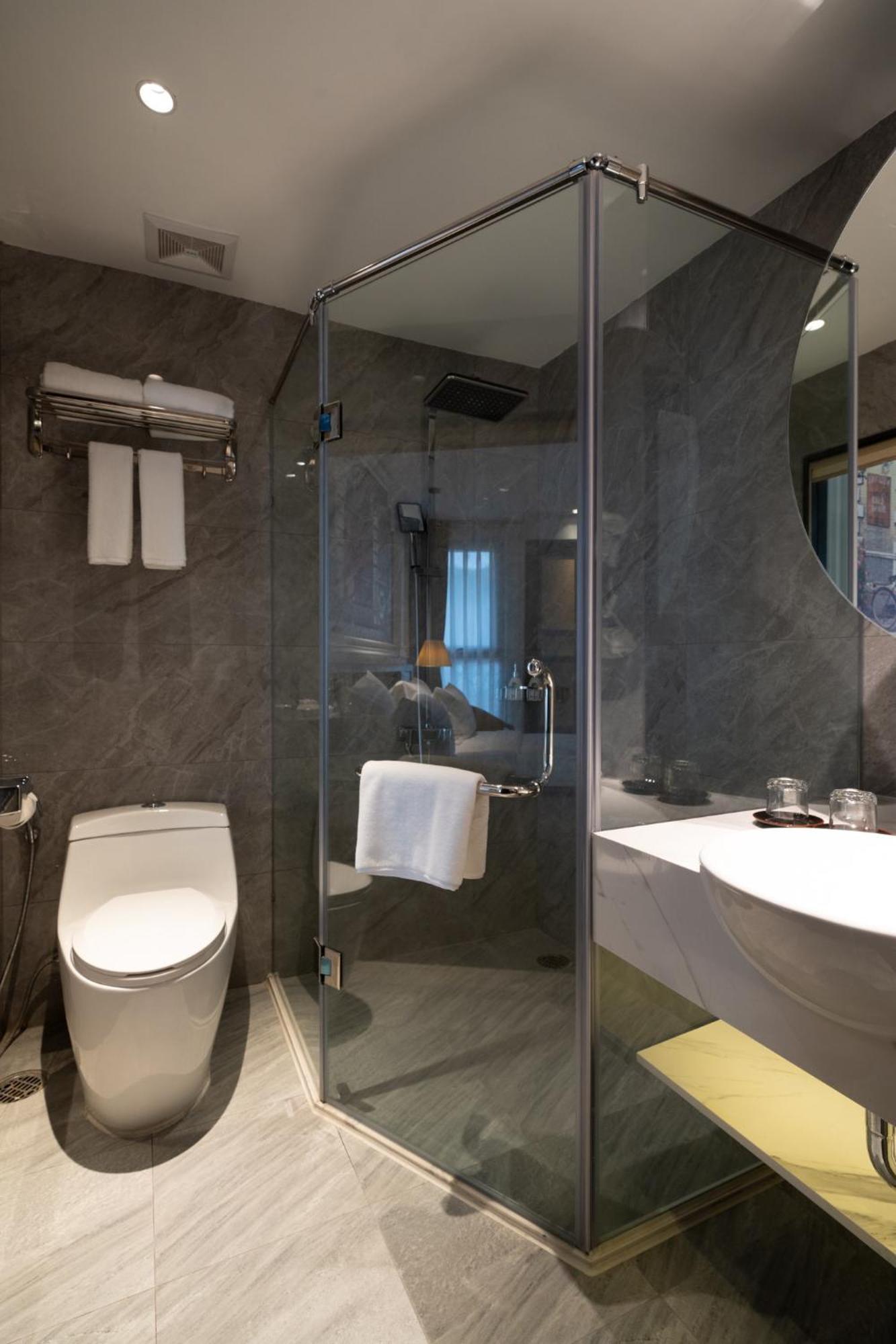 Hotel Paradise Suites Truc Bach Hanoi