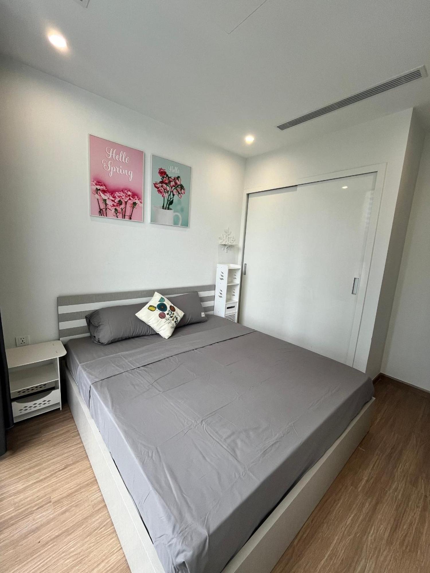Free Pick-up Airport - Vinhomes Skylake View Landmark Tower *