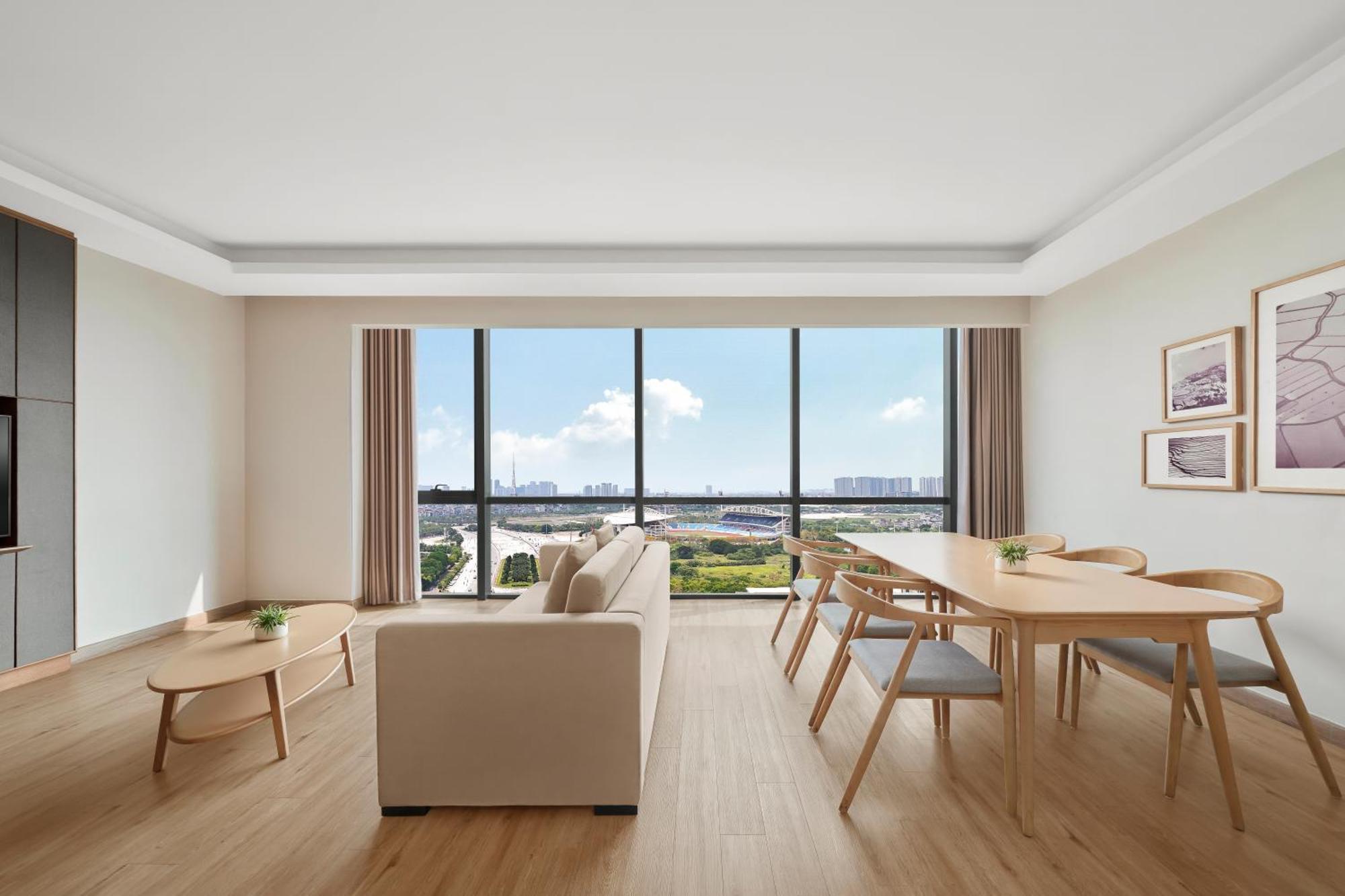 Crowne Plaza West Residences Aparthotel