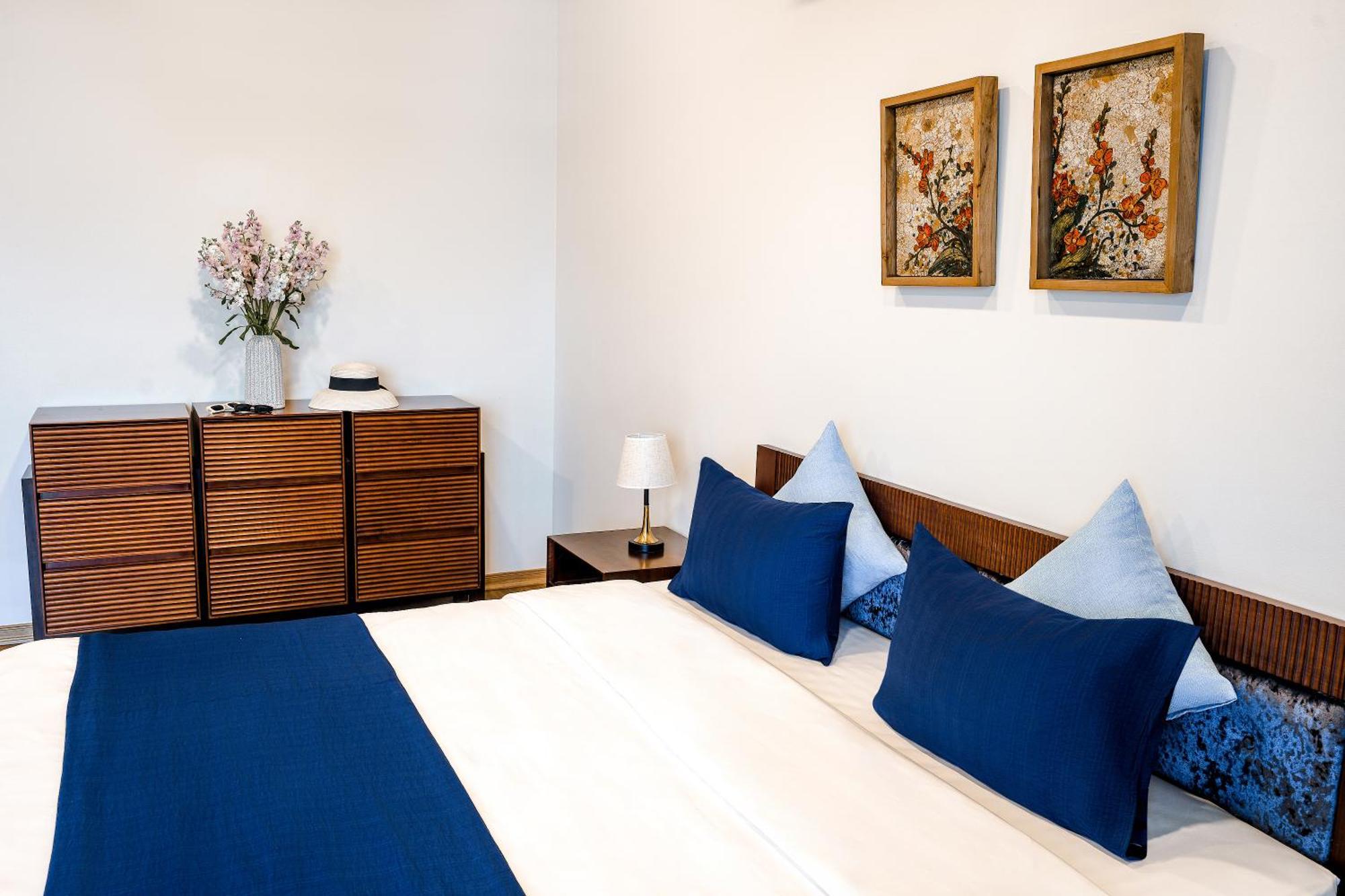 Wecozy Pacific - Spacious Apartment, Train Station Side Hanoi