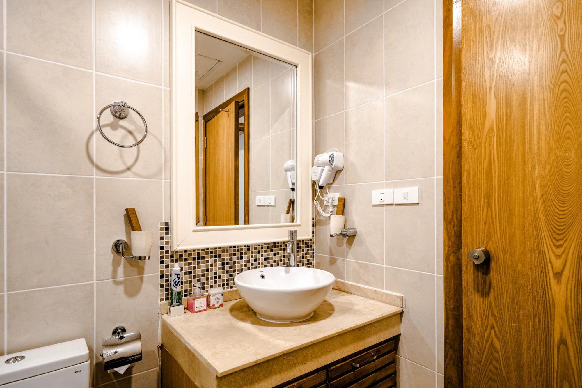 Wecozy Pacific - Spacious Apartment, Train Station Side Apartment Hanoi