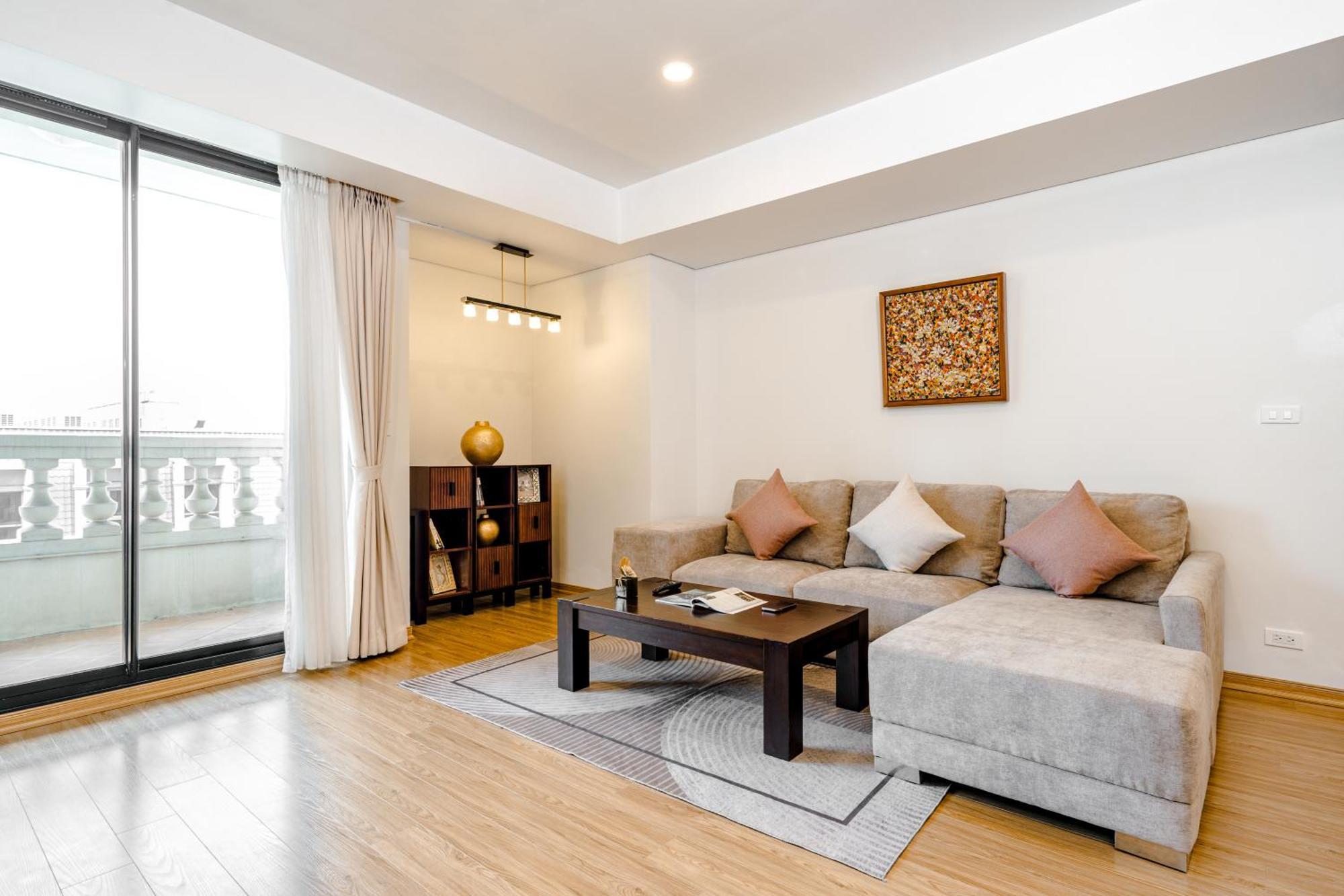 Wecozy Pacific - Spacious Apartment, Train Station Side Apartment *