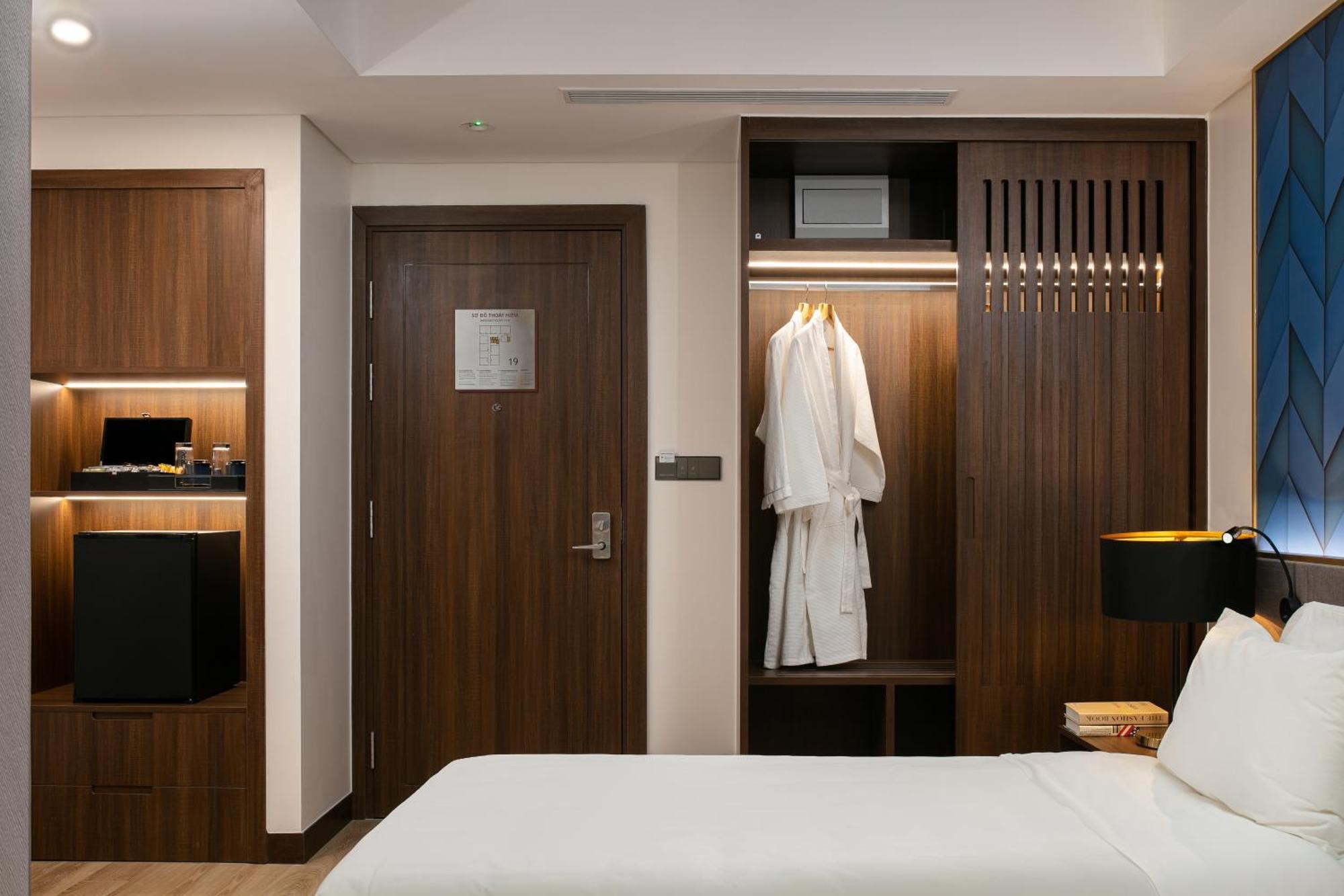 Hotel Moevenpick Living West 5*