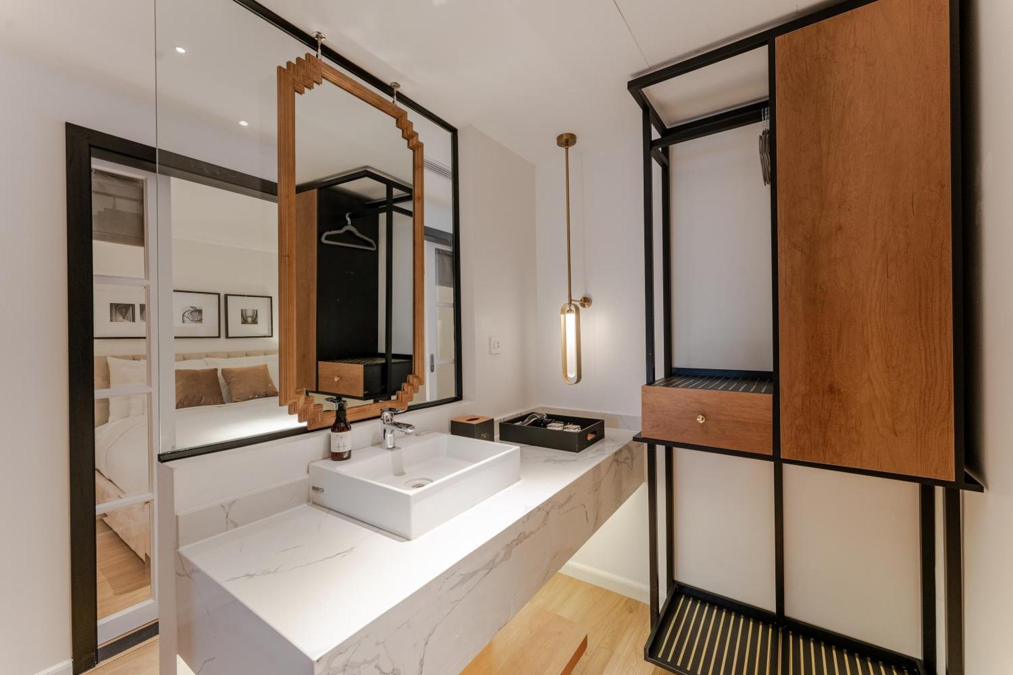Harry's - The Zenith Apartment *