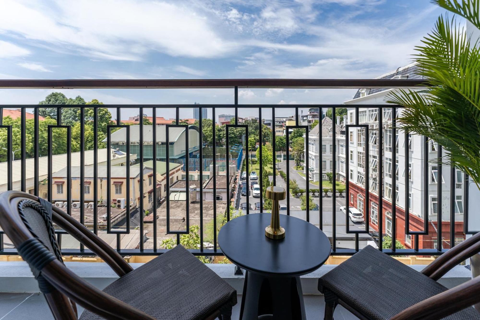 Harry's - The Zenith Apartment *