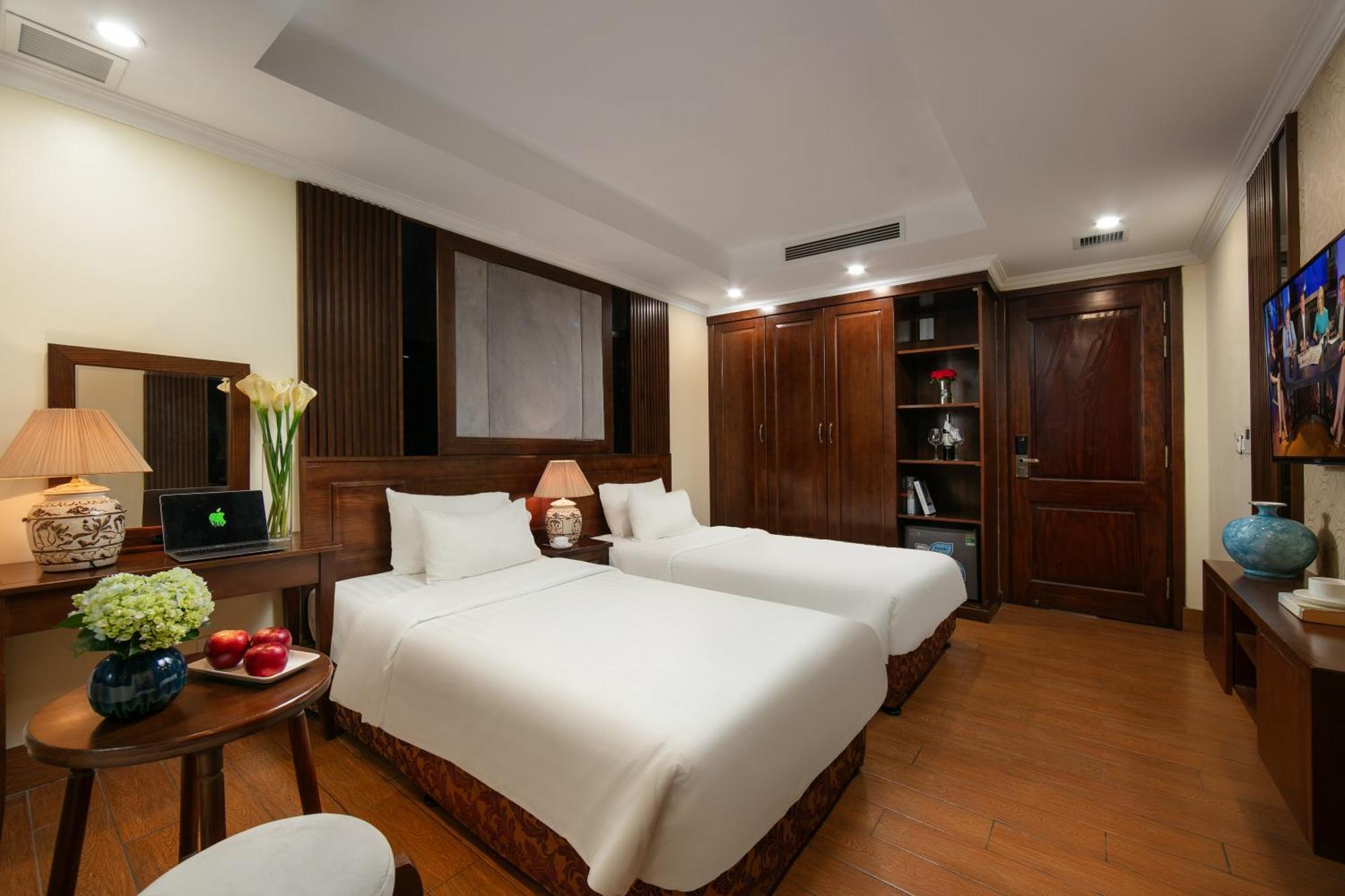 The West & Hà Nội
