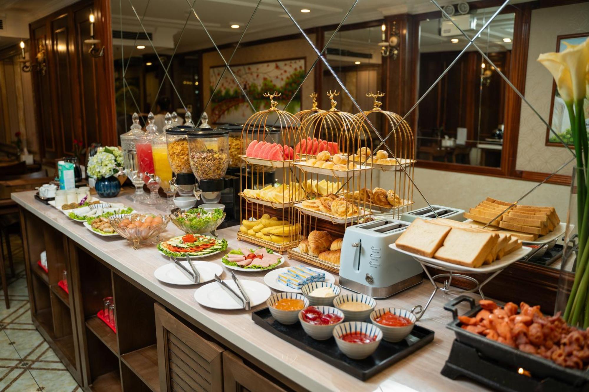 The West & 3* Hà Nội