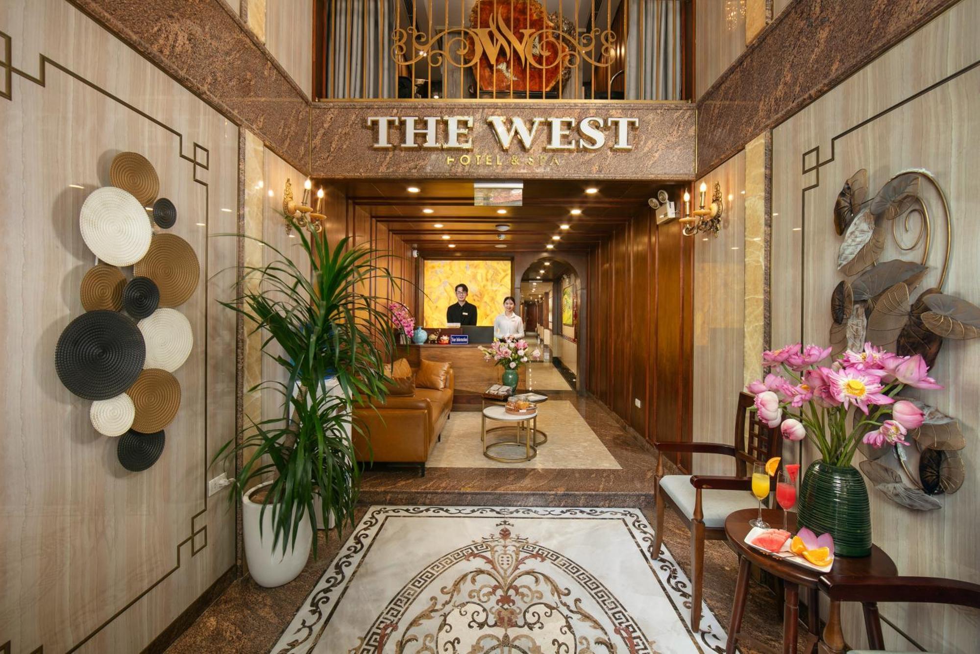 The West & Khách sạn