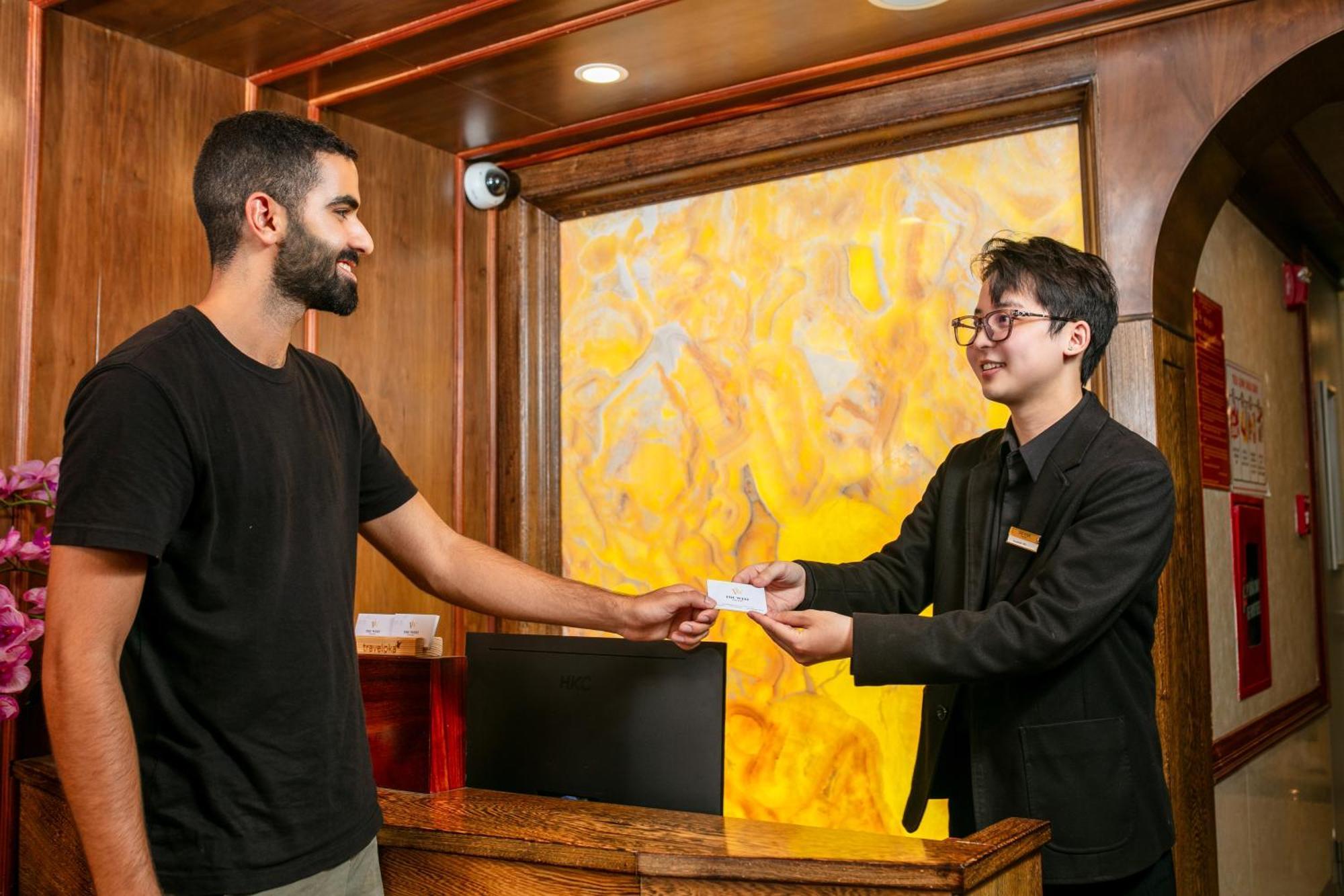 Khách sạn The West & 3*