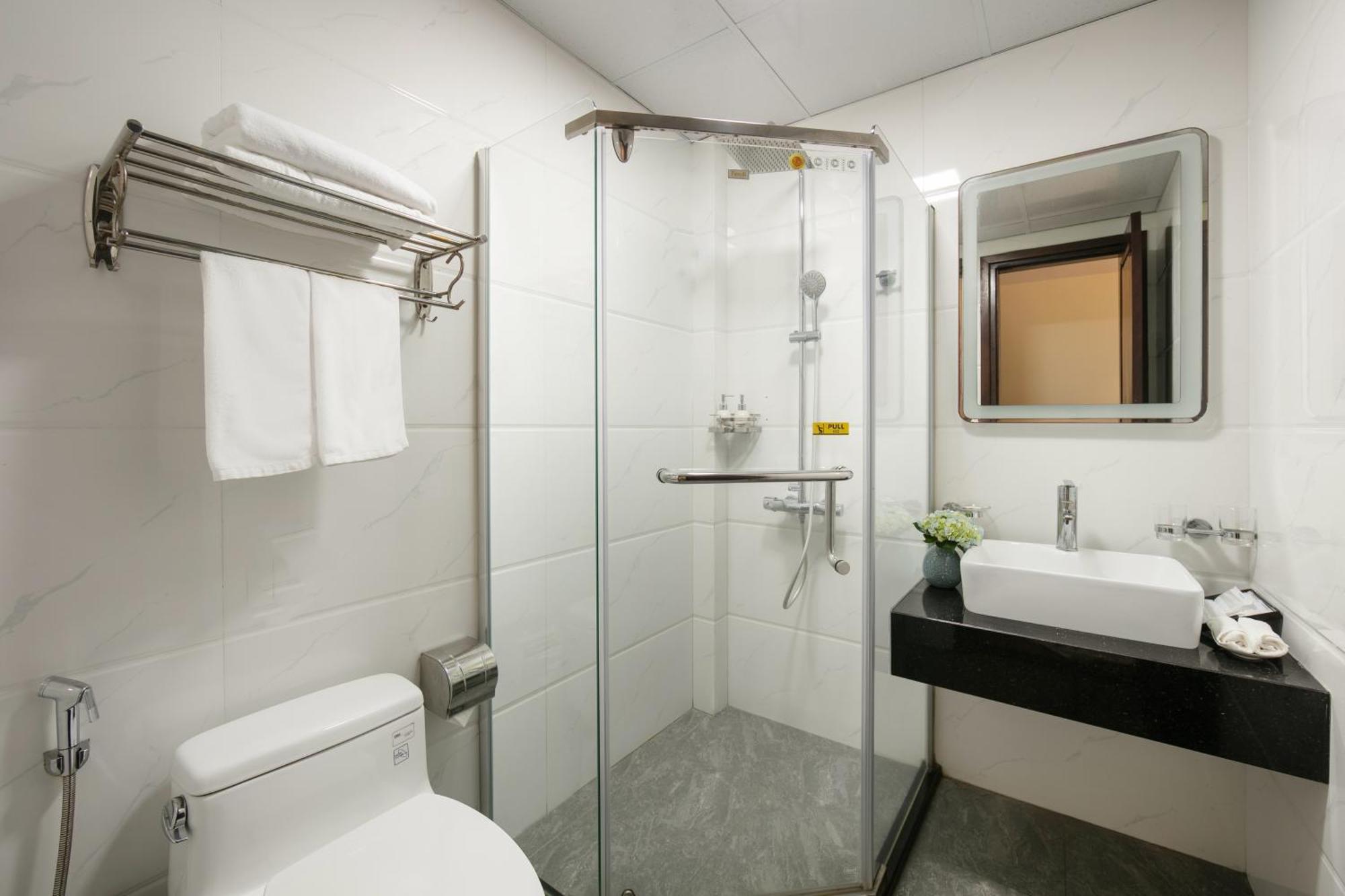 Khách sạn The West & 3*