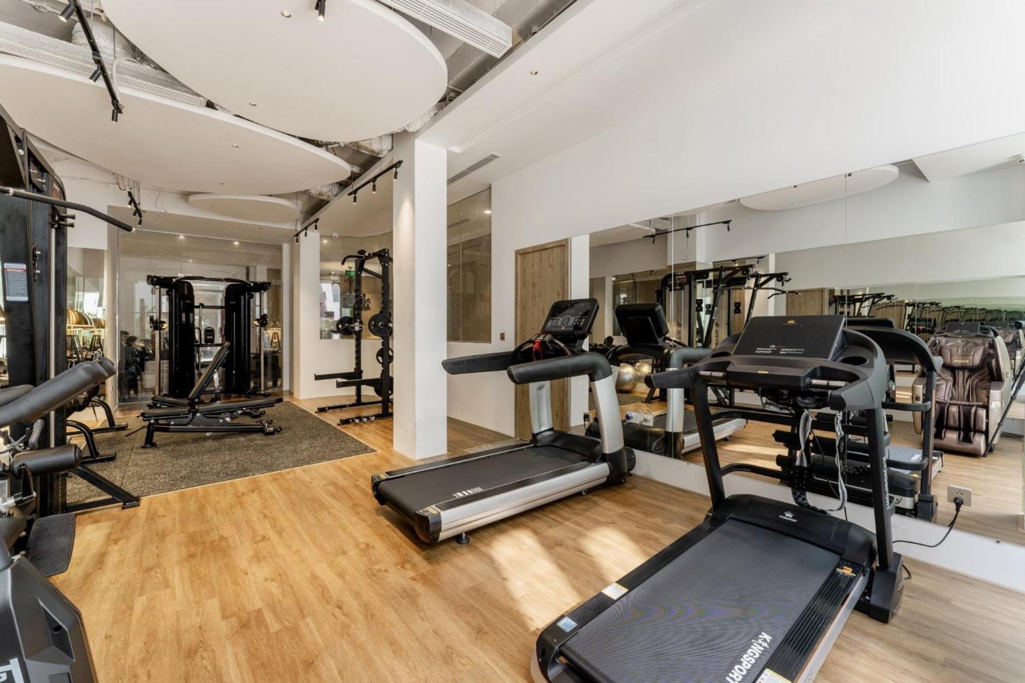 Harry's - The Zenith Apartment