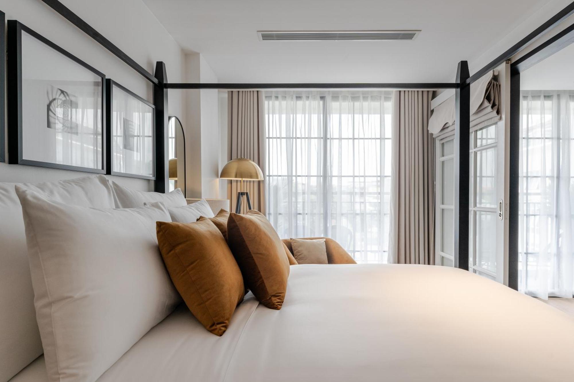 Harry's - The Zenith Apartment