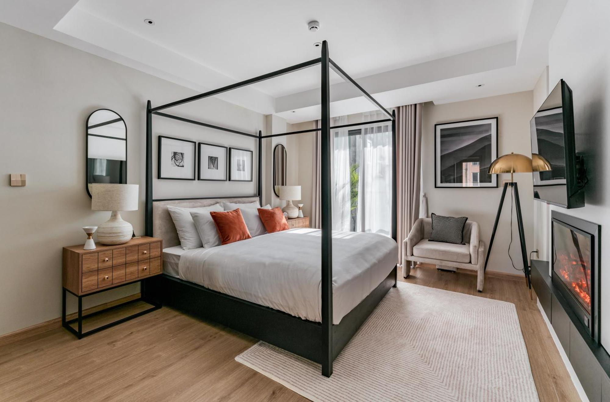 Harry's - The Zenith Apartment