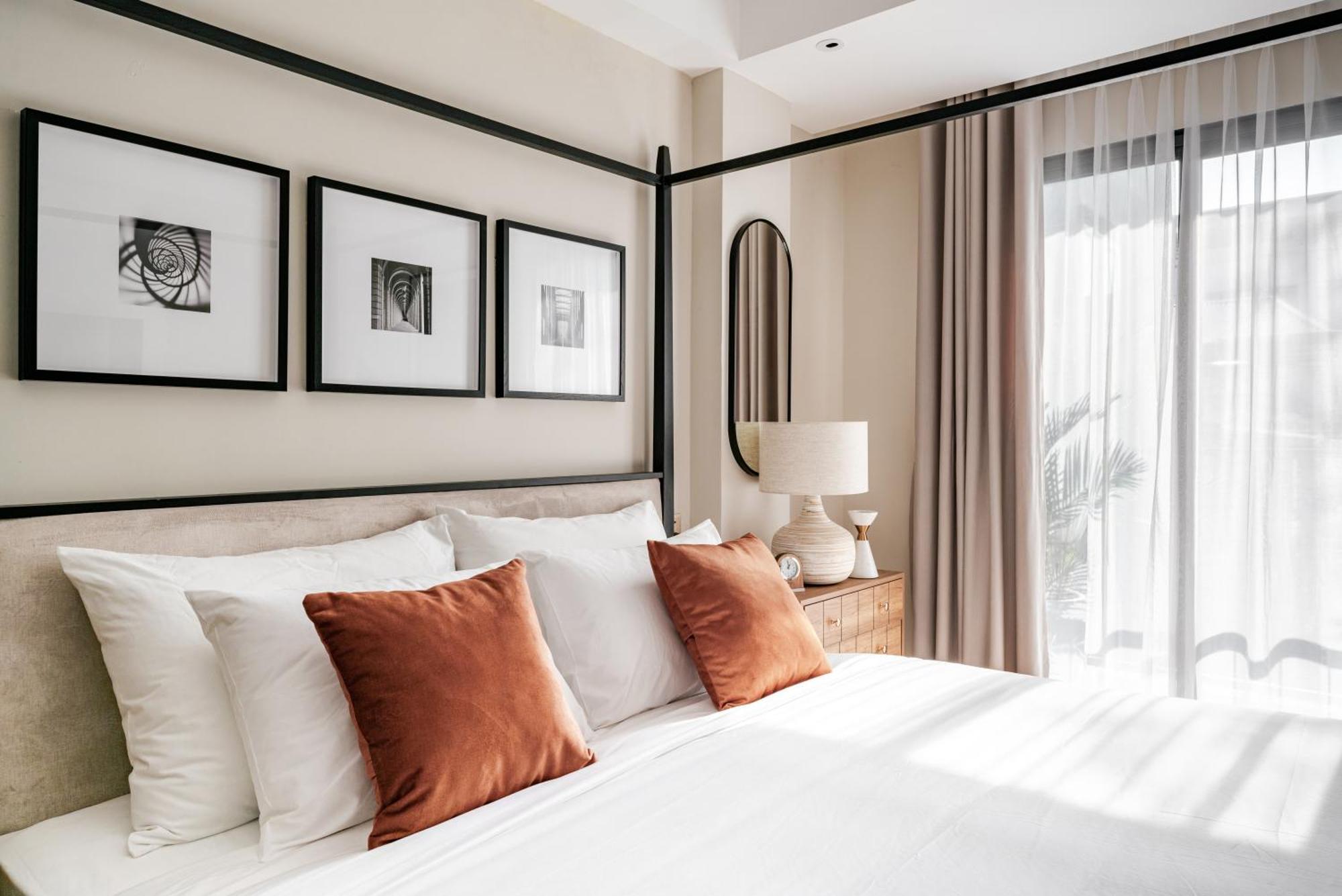 Harry's - The Zenith Apartment *