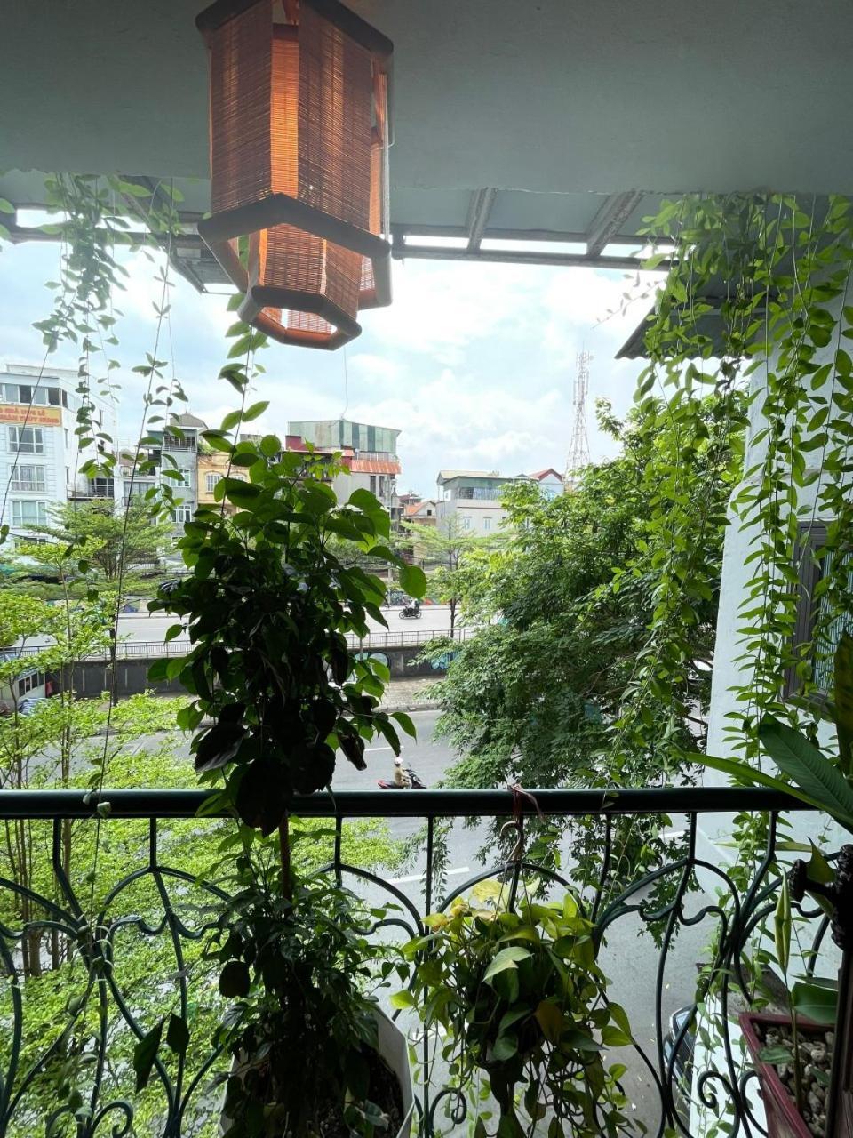 Amazing View, Natural Light, 3' To Hoan Kiem Lake, Free Wifi, Netflix, 2 Beds, 1 Toilet-2 Showers Apartment