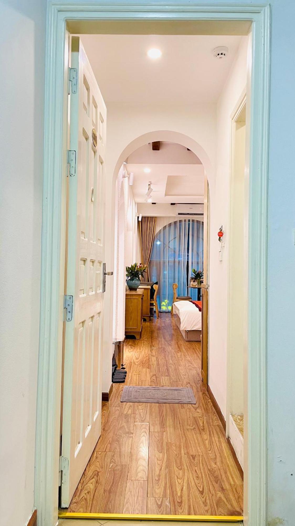 La Mandarina & Travel At 13 Hang Hanh Street